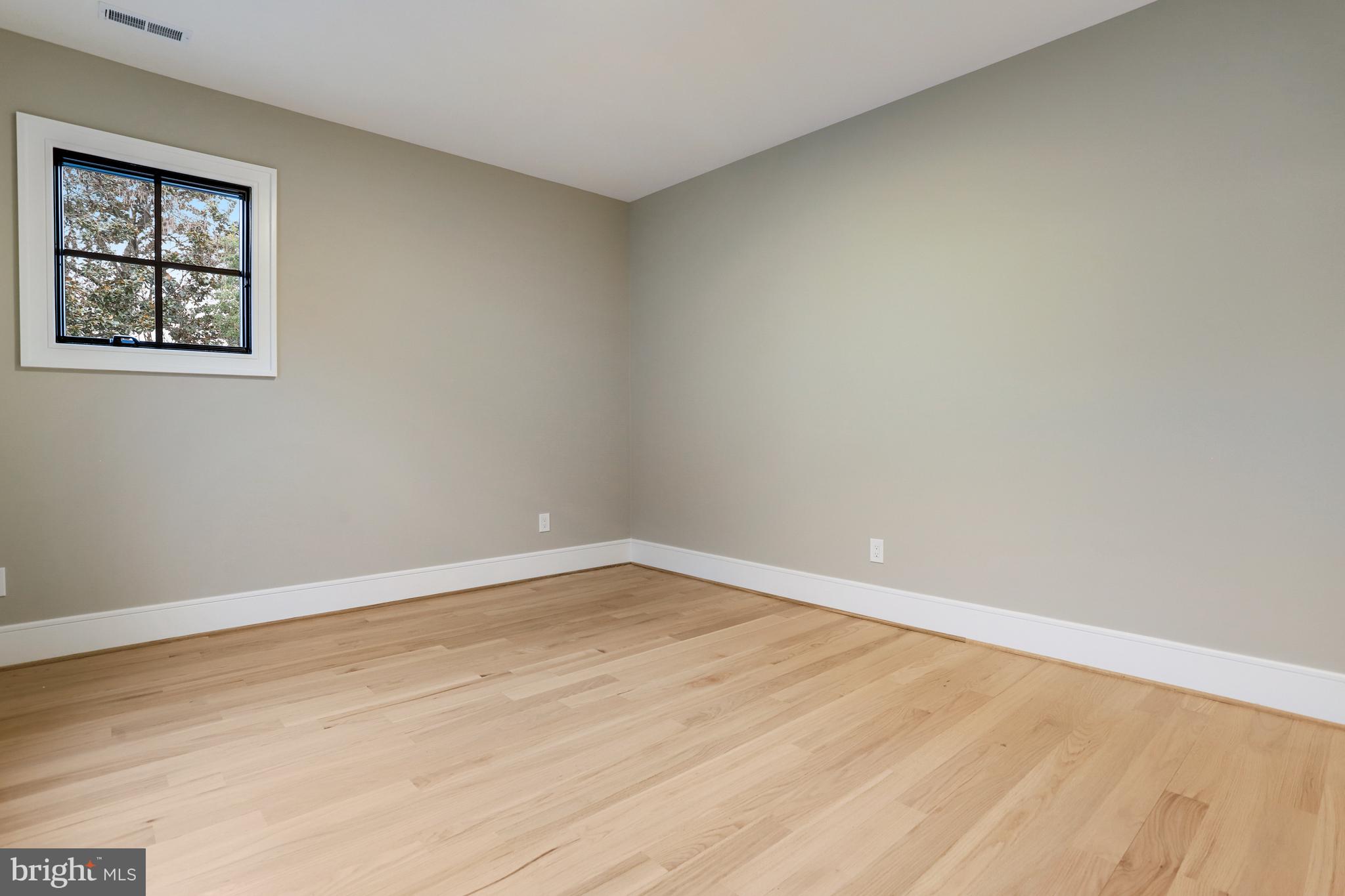 LYONHURST - Residential