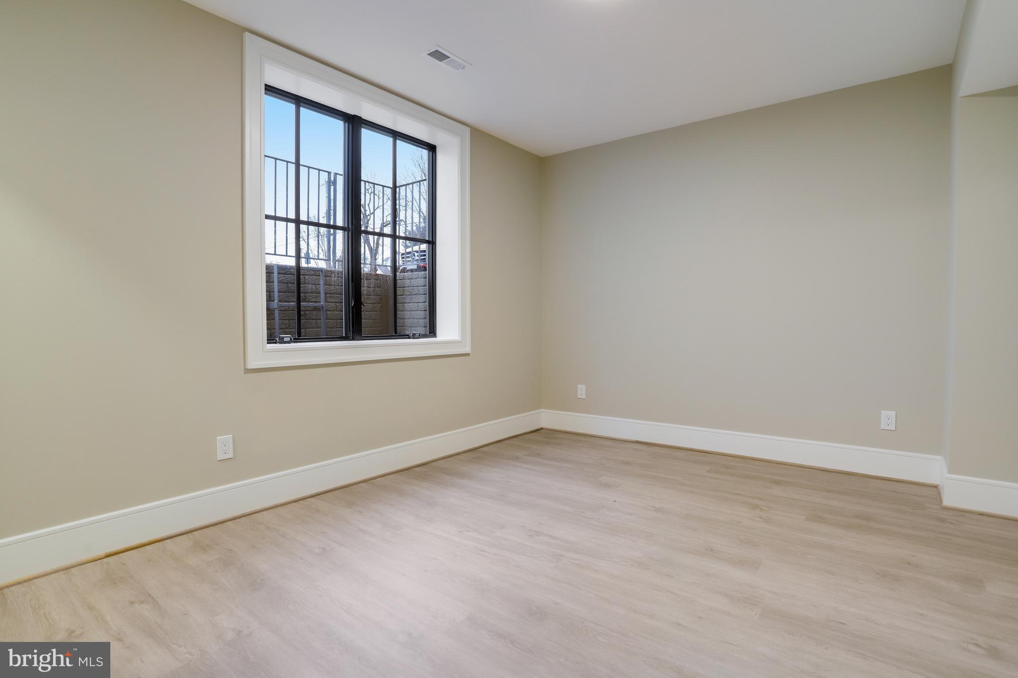 LYONHURST - Residential