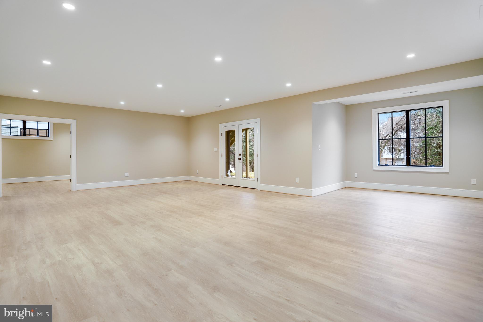 LYONHURST - Residential