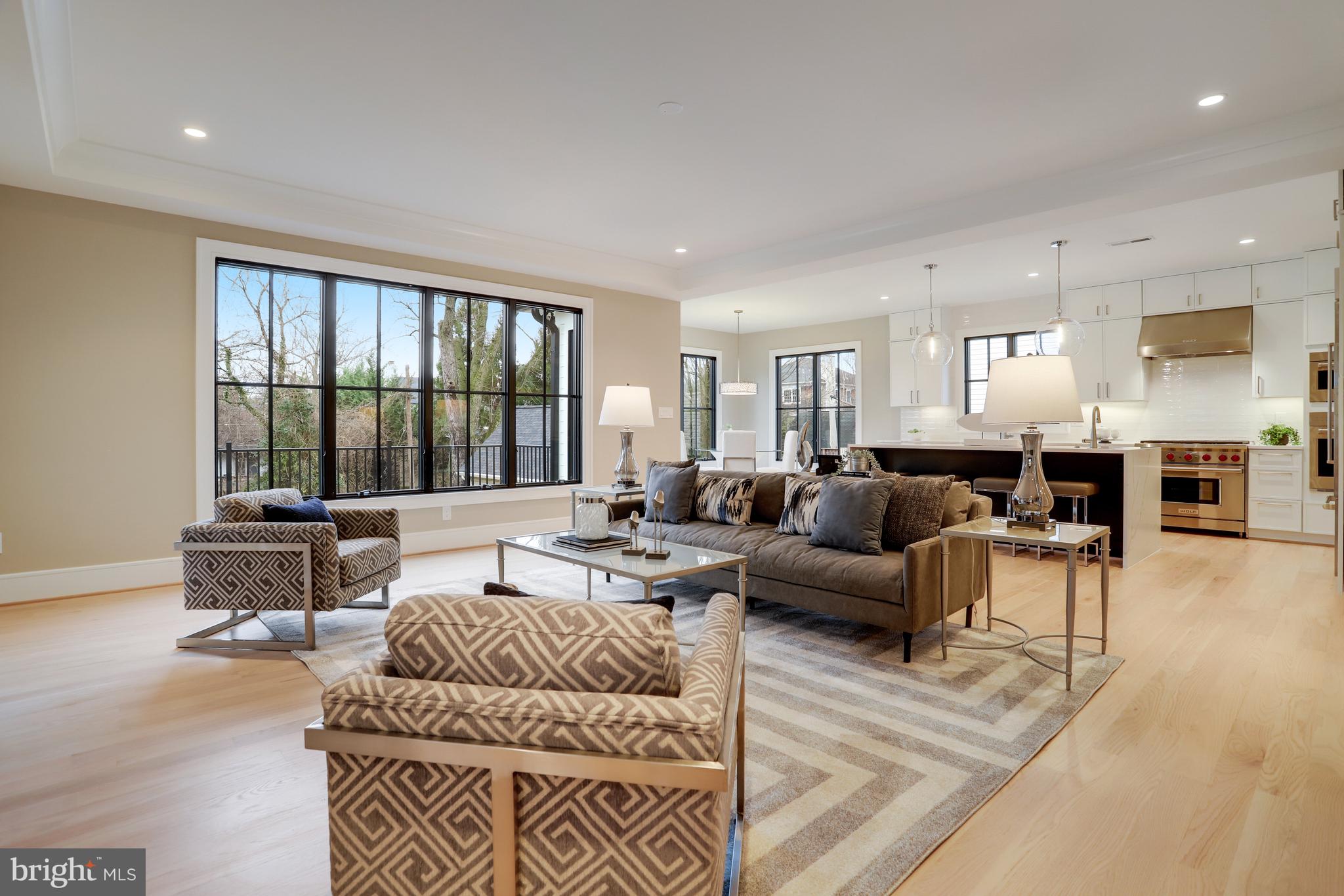 LYONHURST - Residential