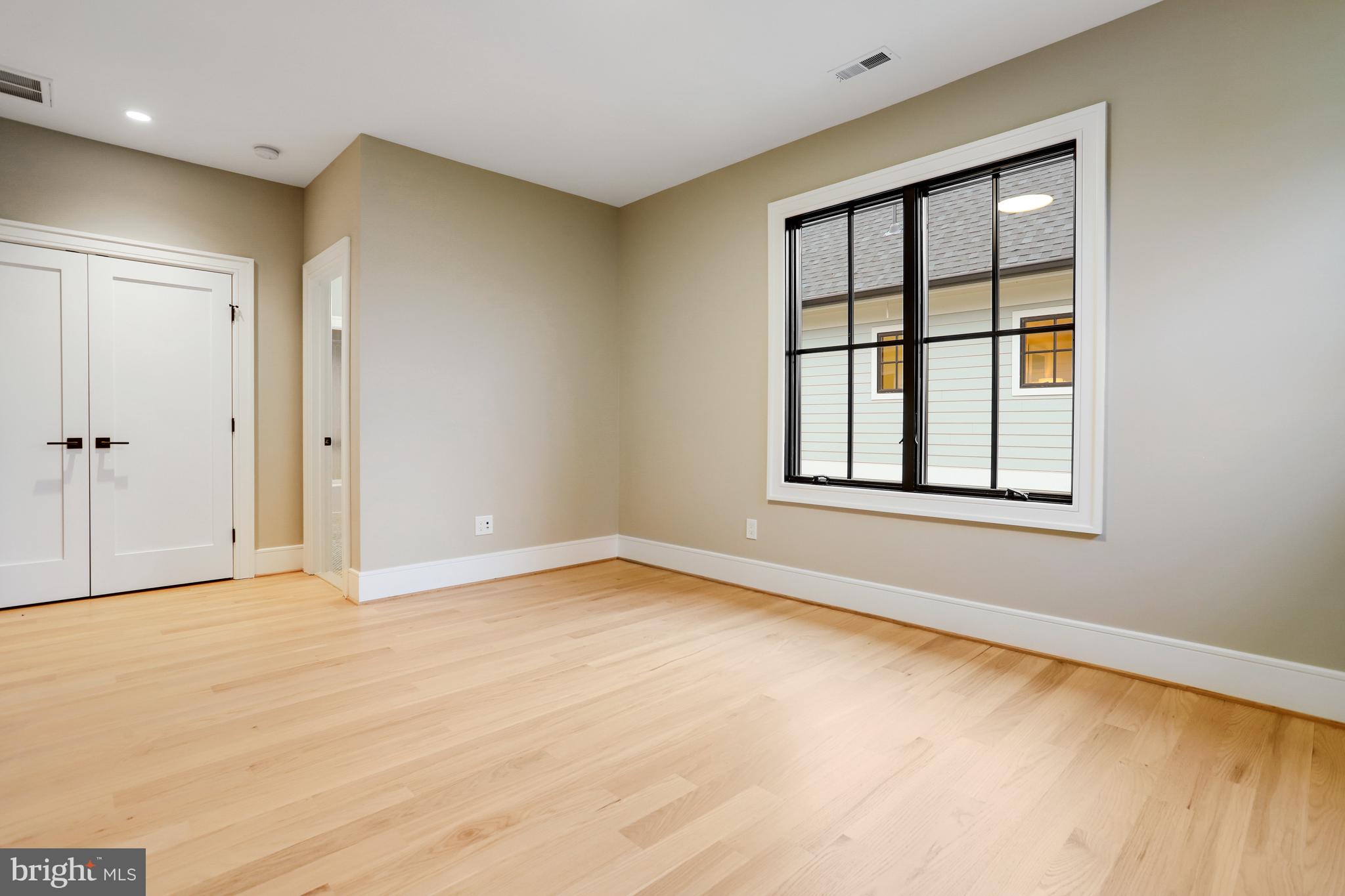 LYONHURST - Residential