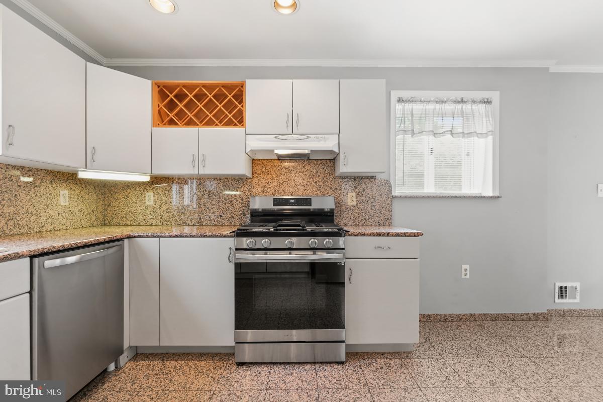 WHEATON OUT RES. (2) - Residential Lease