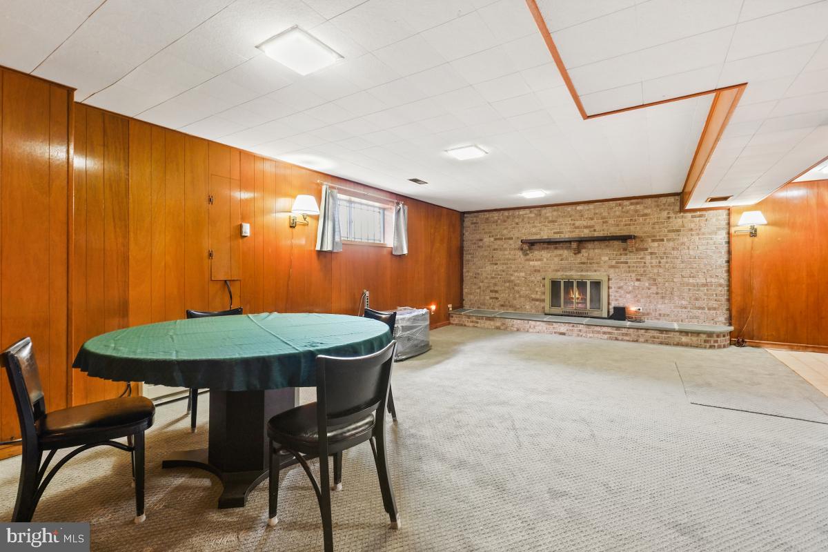 WHEATON OUT RES. (2) - Residential Lease