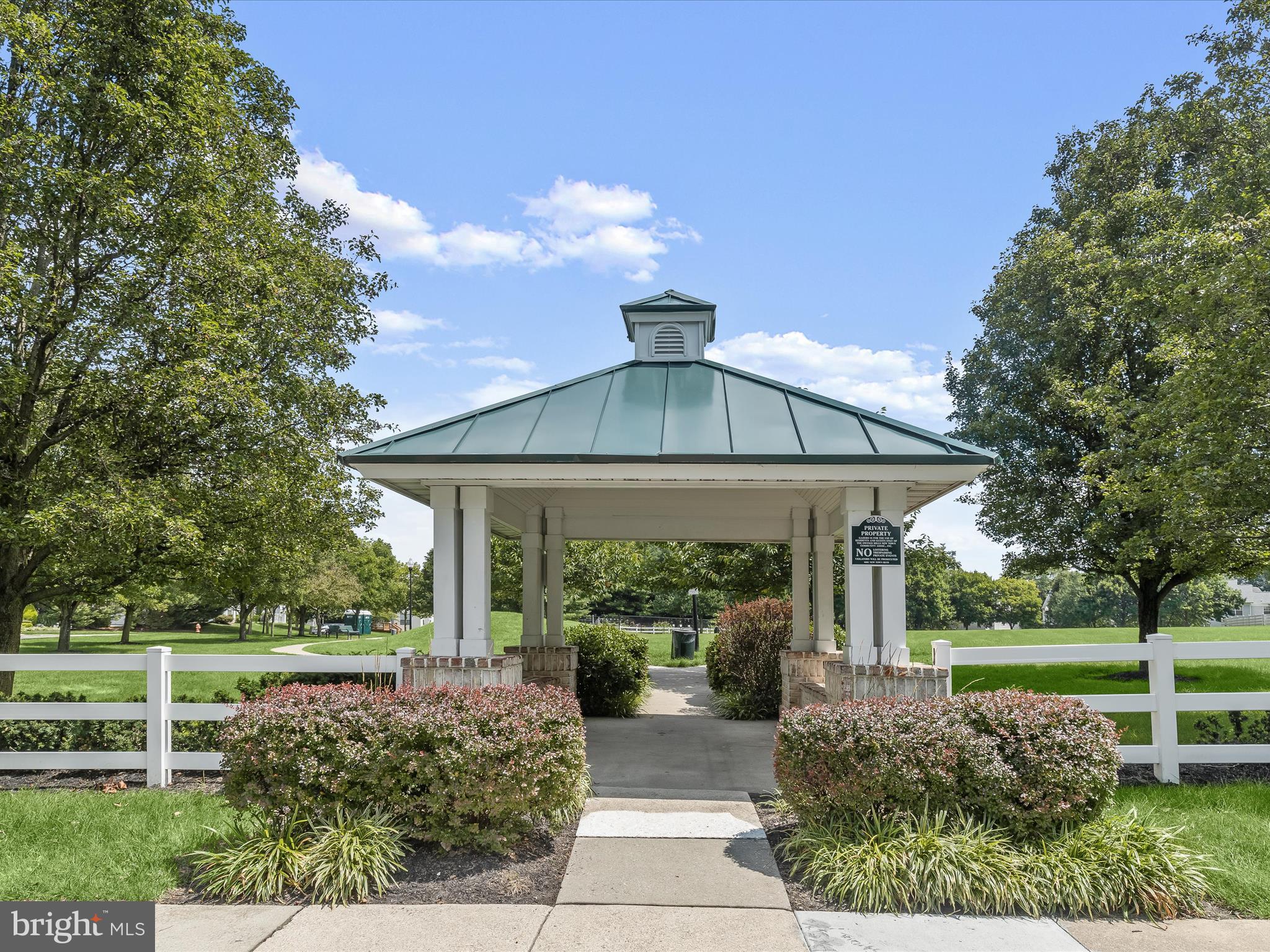 HOLLINGTON AT THE POINTE - Residential