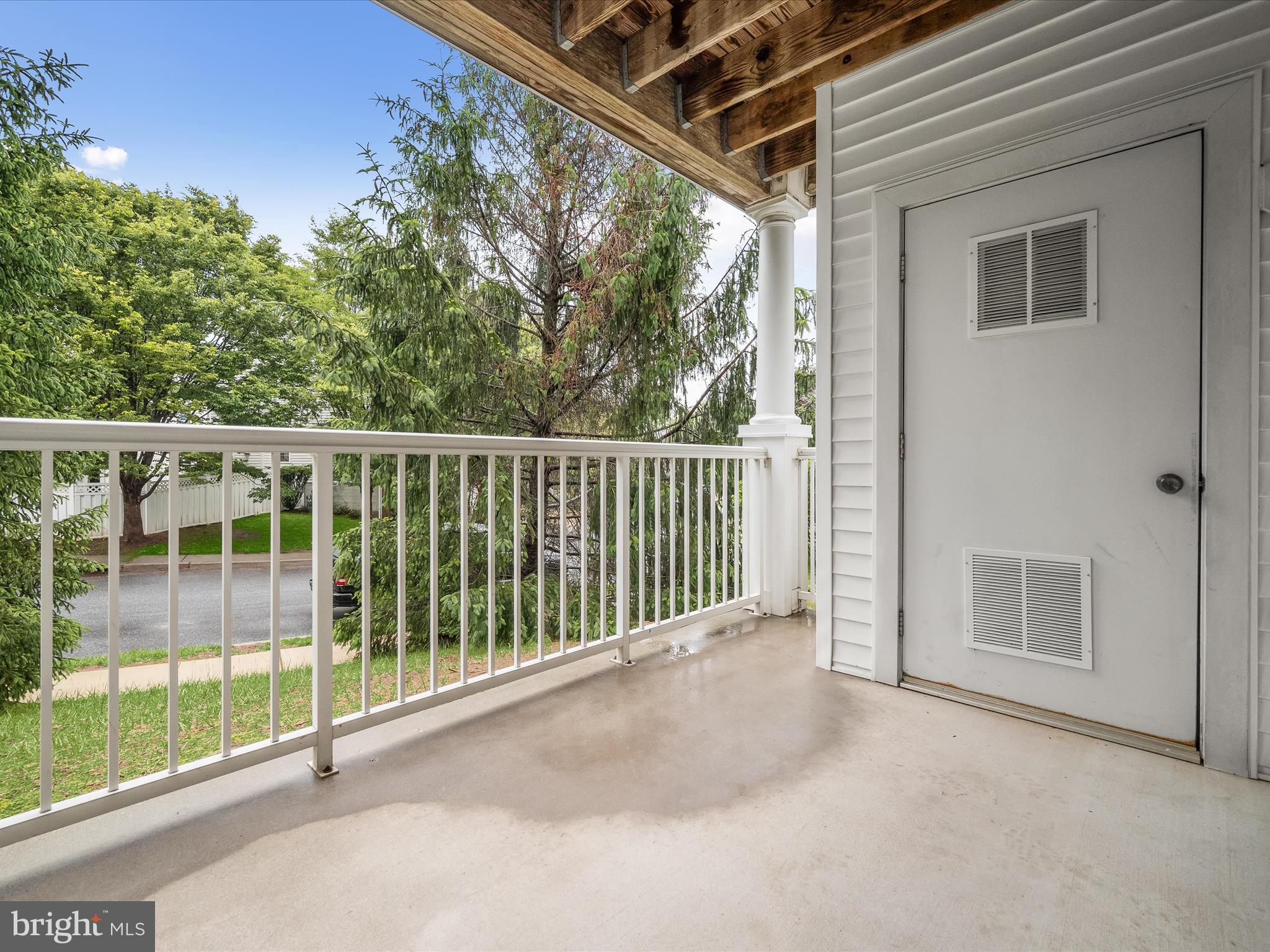 HOLLINGTON AT THE POINTE - Residential