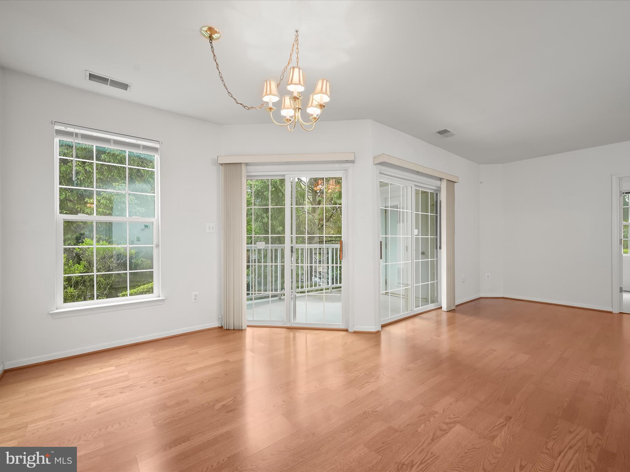 HOLLINGTON AT THE POINTE - Residential