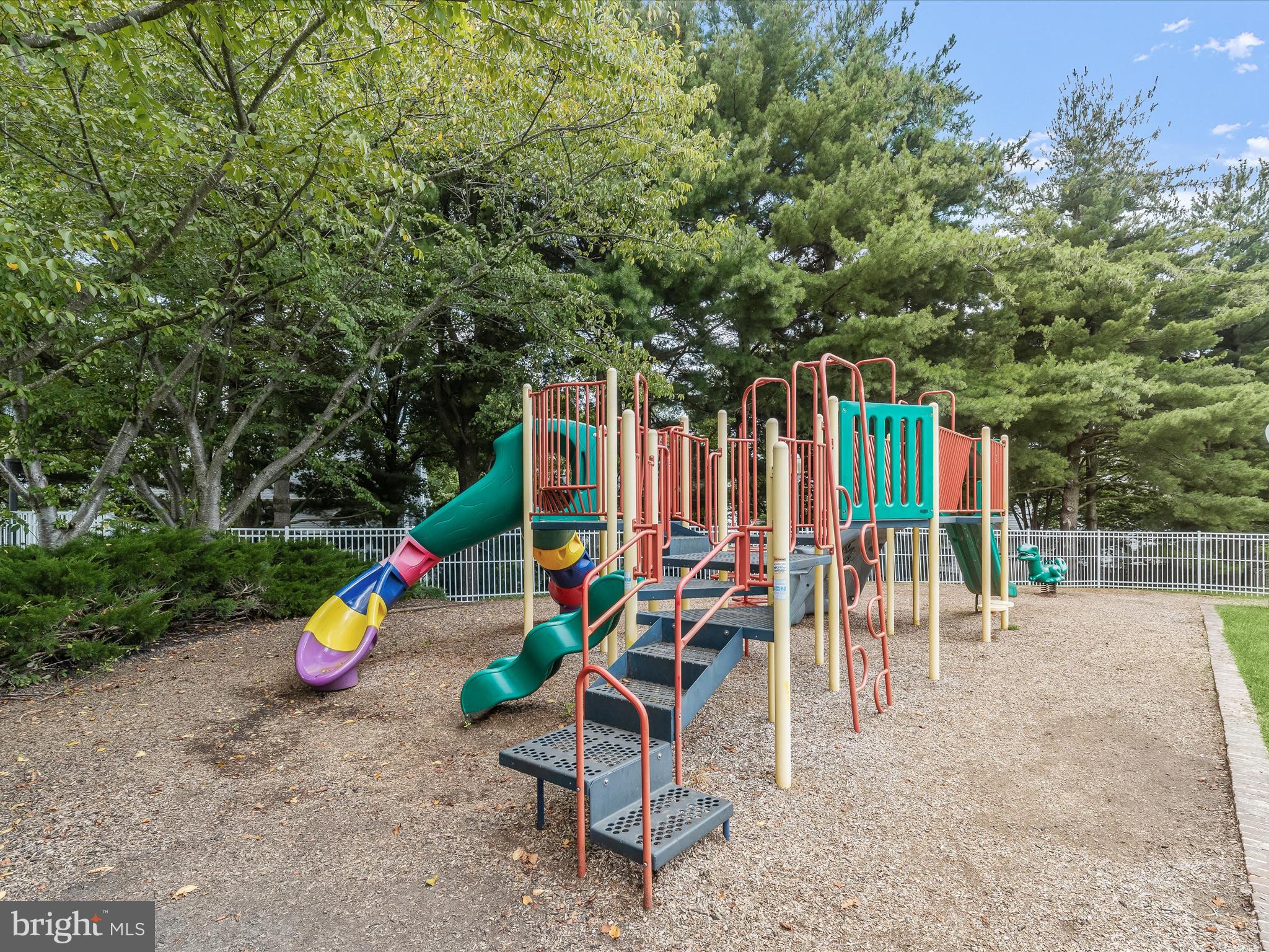 HOLLINGTON AT THE POINTE - Residential