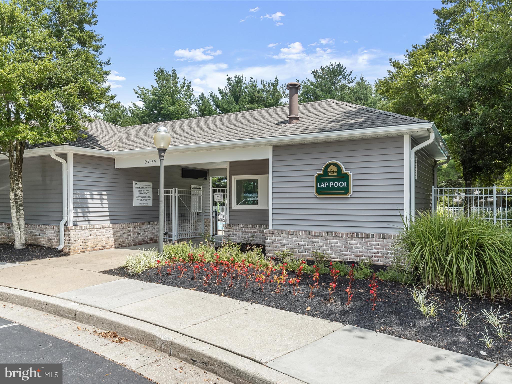 HOLLINGTON AT THE POINTE - Residential