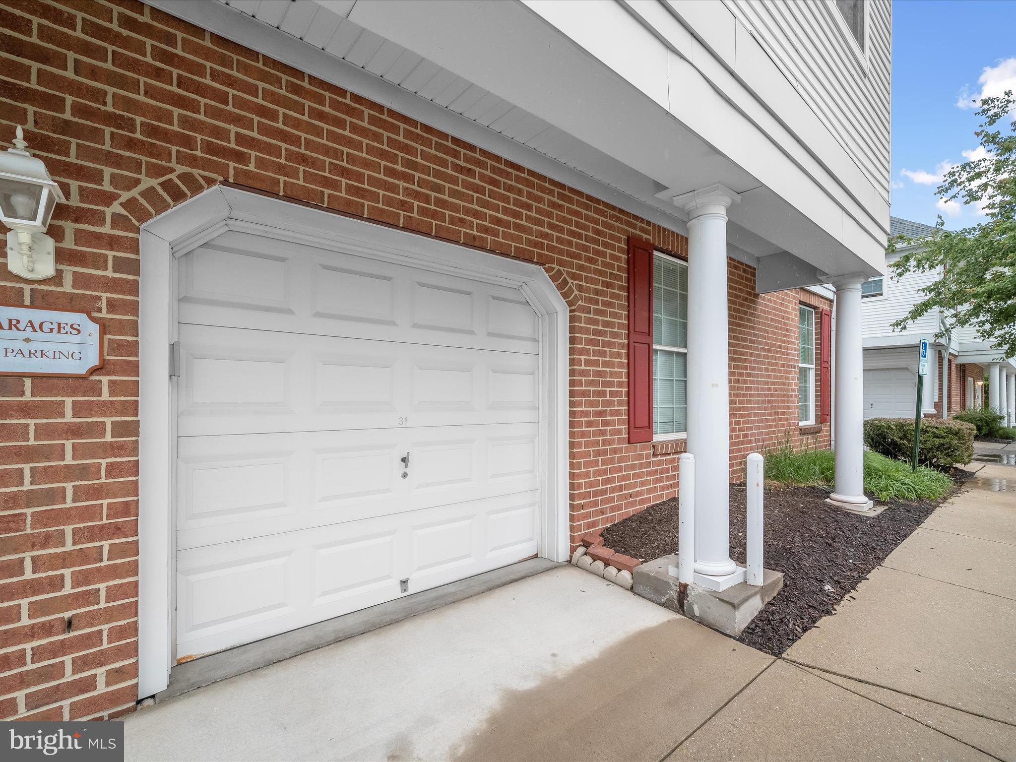 HOLLINGTON AT THE POINTE - Residential