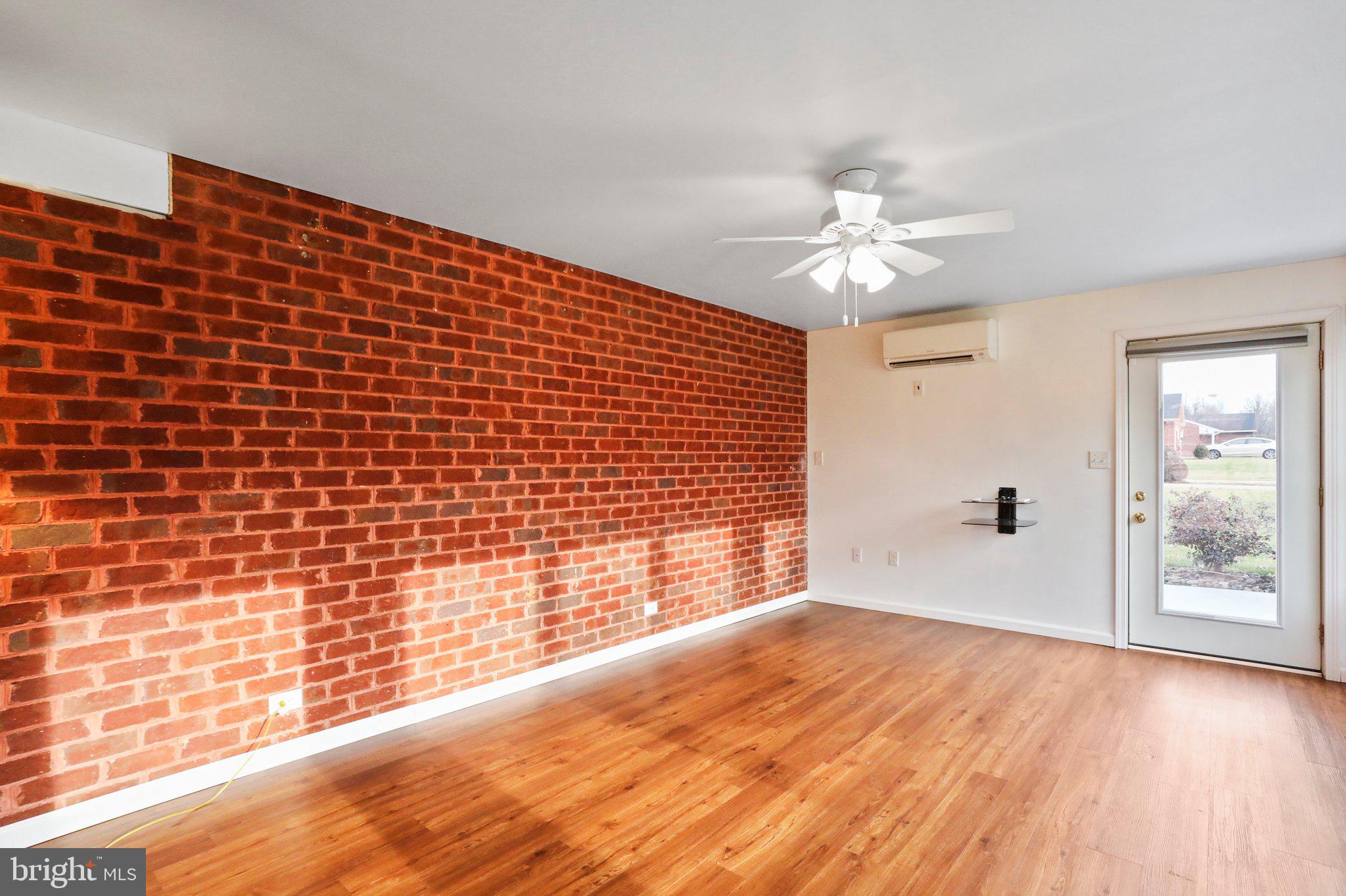 ENGLEBROOK PARK - Residential