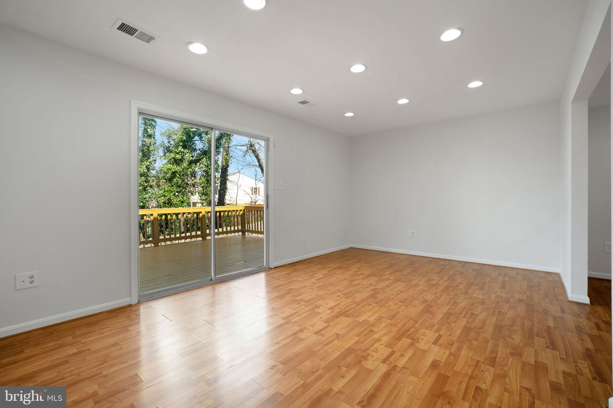 LOUDOUN HILLS - Residential