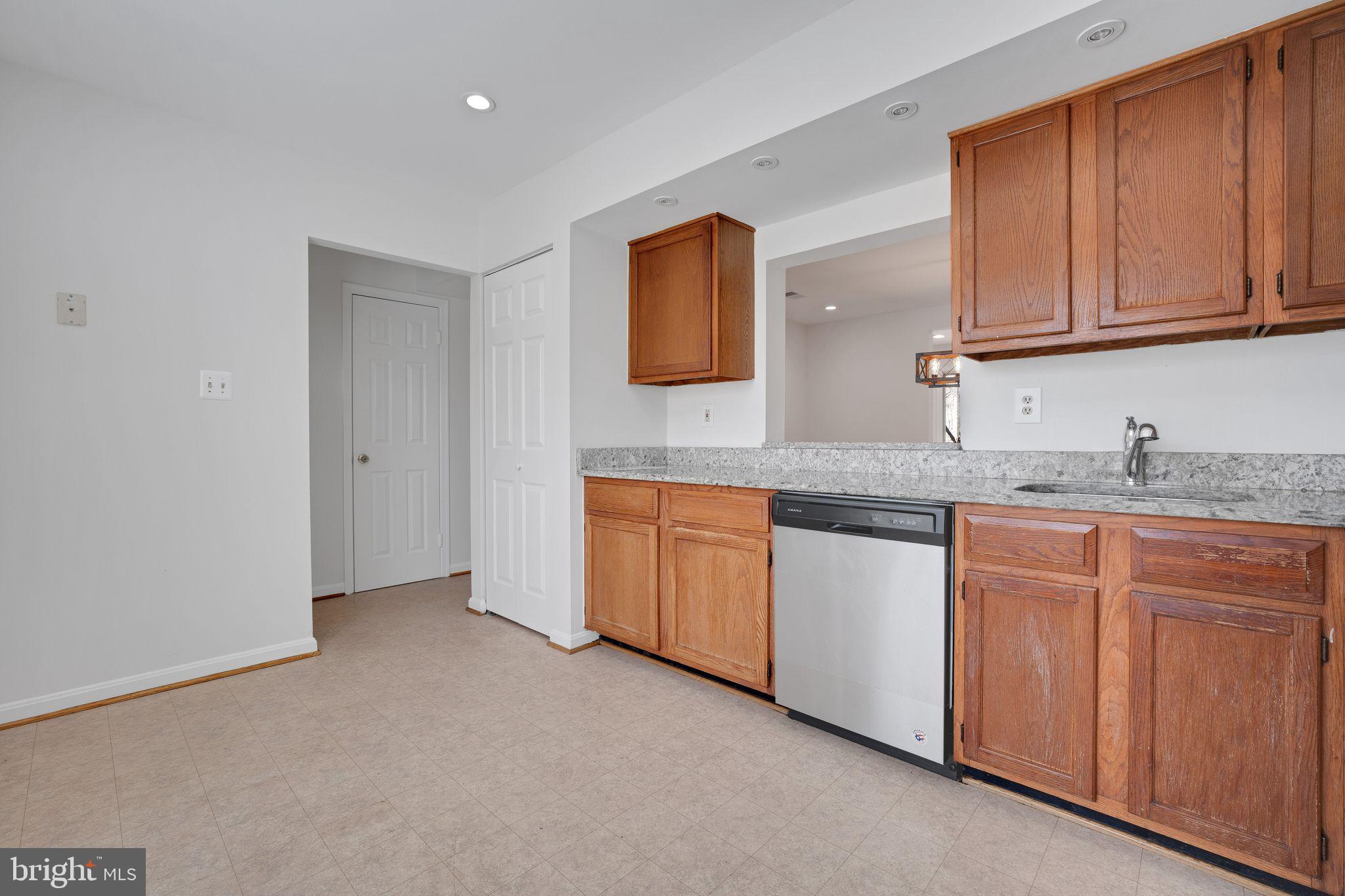 LOUDOUN HILLS - Residential