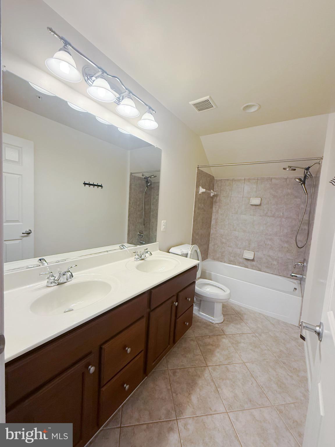 HIDDEN CREEK - Residential Lease