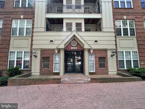 2310 14TH STREET N 105 ARLINGTON VA 22201
