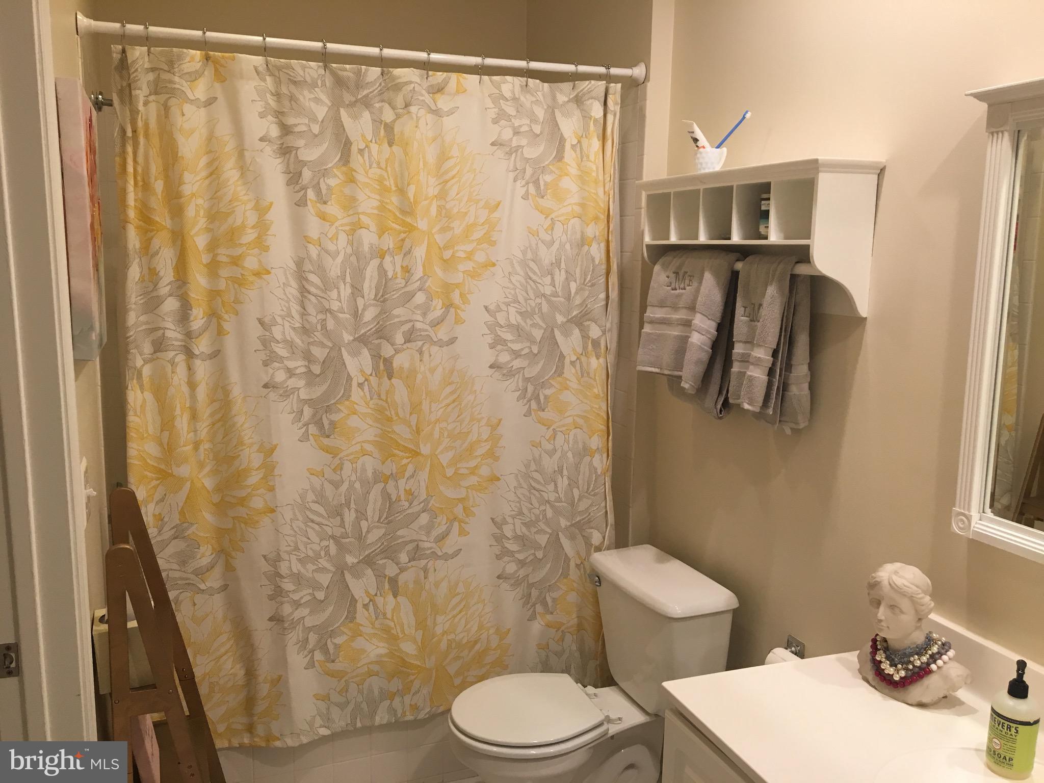 COURTHOUSE HILL - Residential Lease