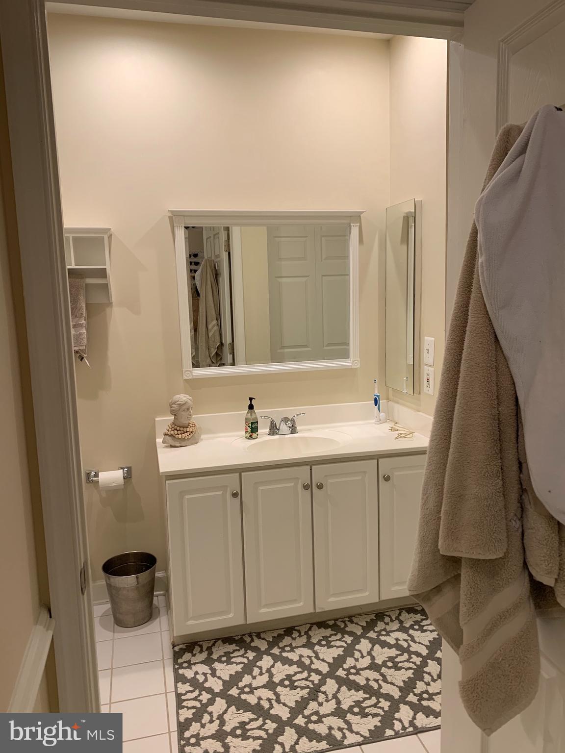 COURTHOUSE HILL - Residential Lease