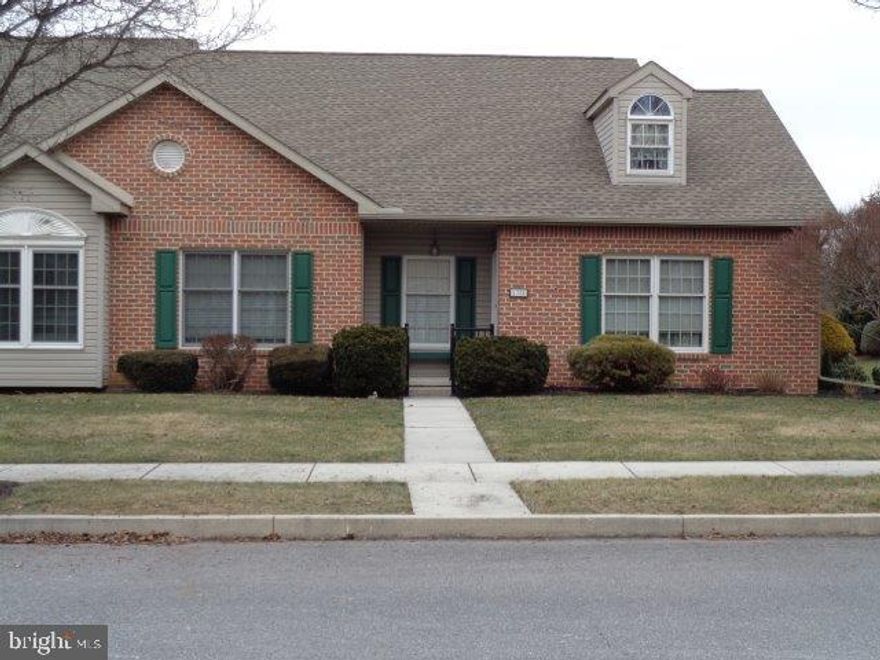 Impeccably kept and maintained end unit townhome in the Walnut Court Development. Crown molding throughout, oversized 2-car garage, newer granite counter tops in kitchen, stained-glass window in dining room, family room with newer flooring, built-in bookshelves and 2 skylights and a sun/sitting room off family room area. A must see.