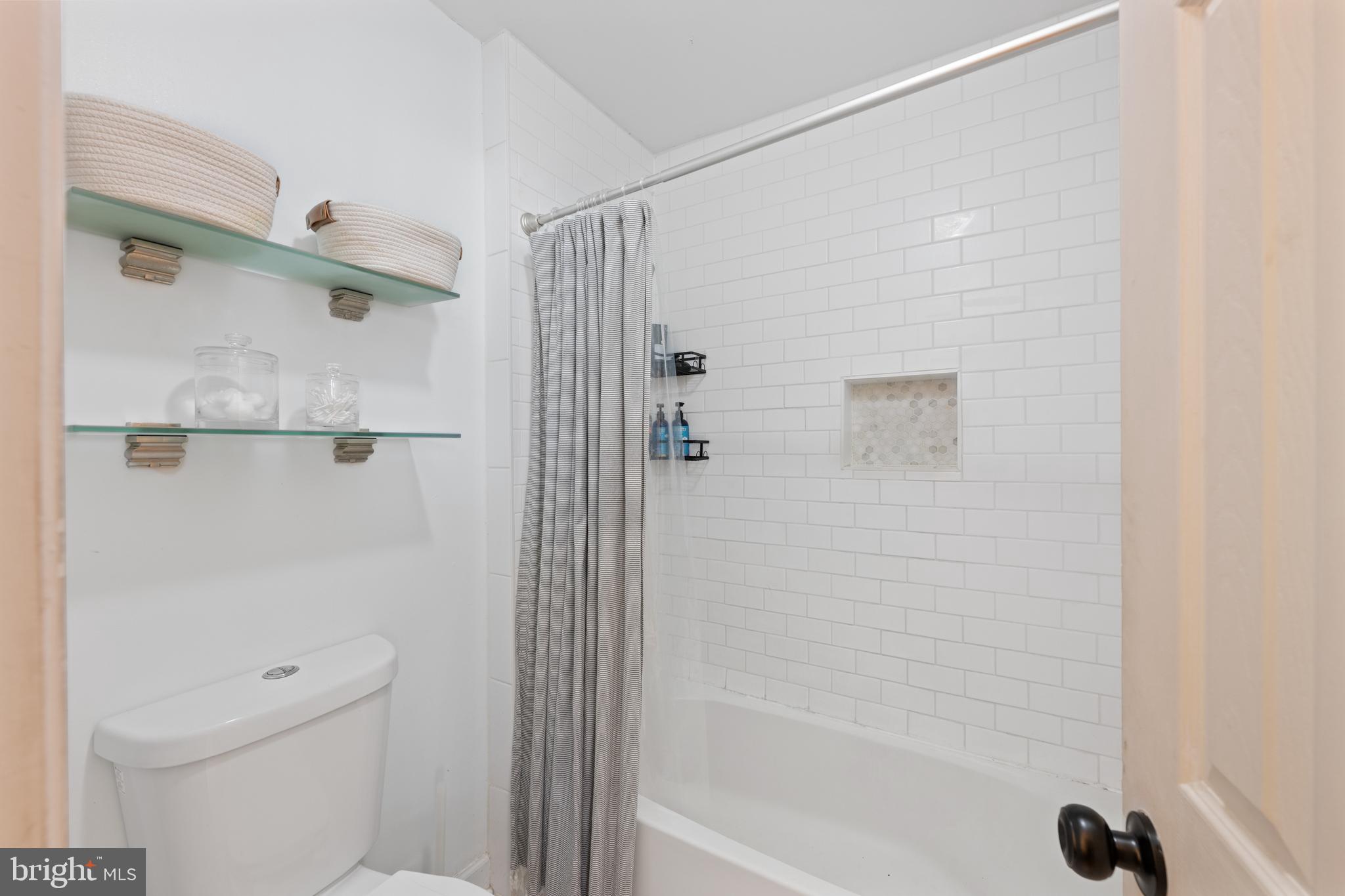 REFLECTION LAKE - Residential Lease