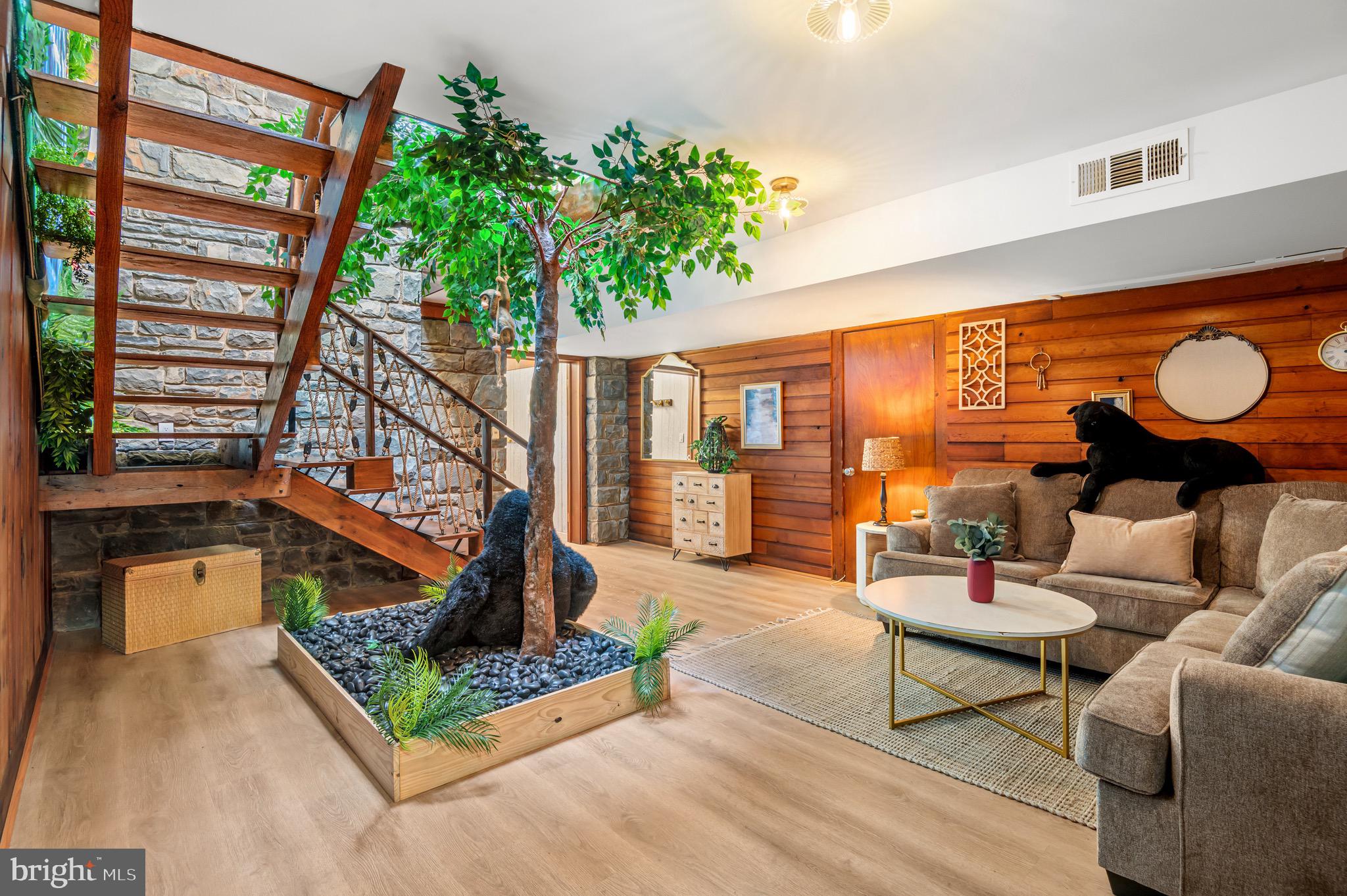 STROUDSBURG - Residential