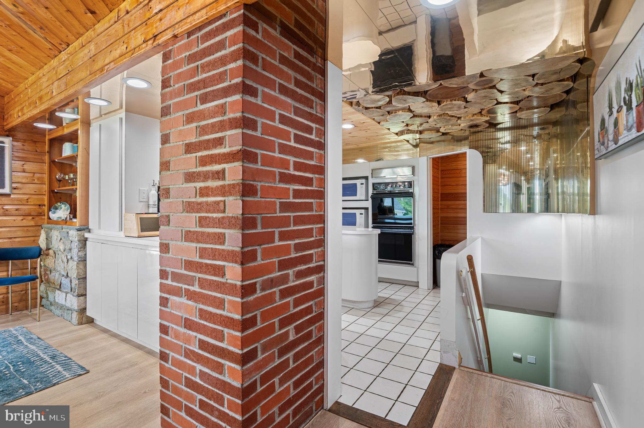 STROUDSBURG - Residential