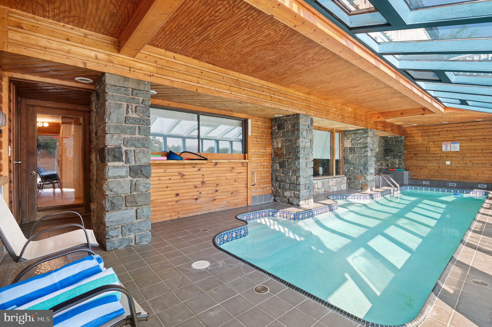 STROUDSBURG - Residential