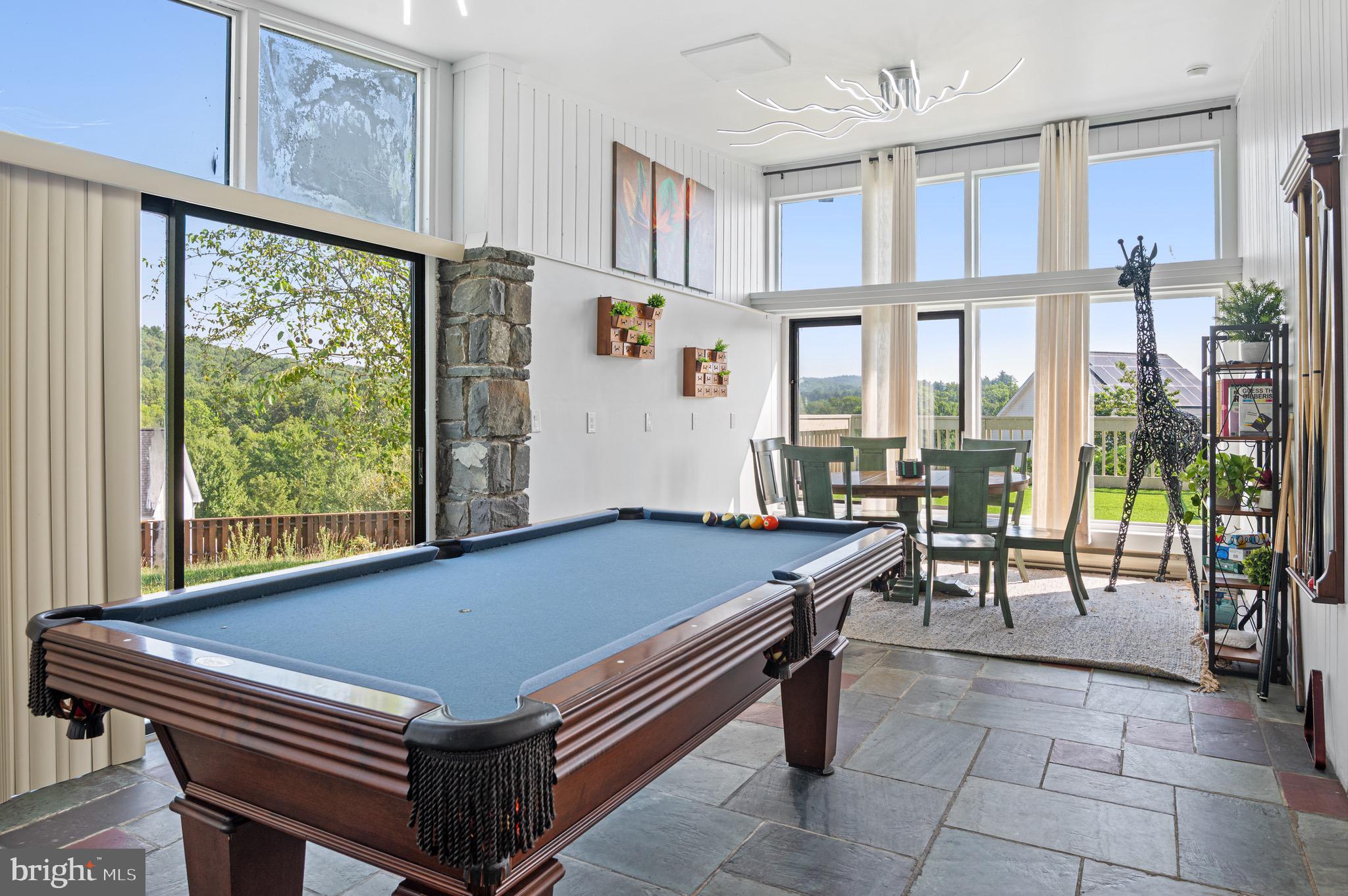 STROUDSBURG - Residential