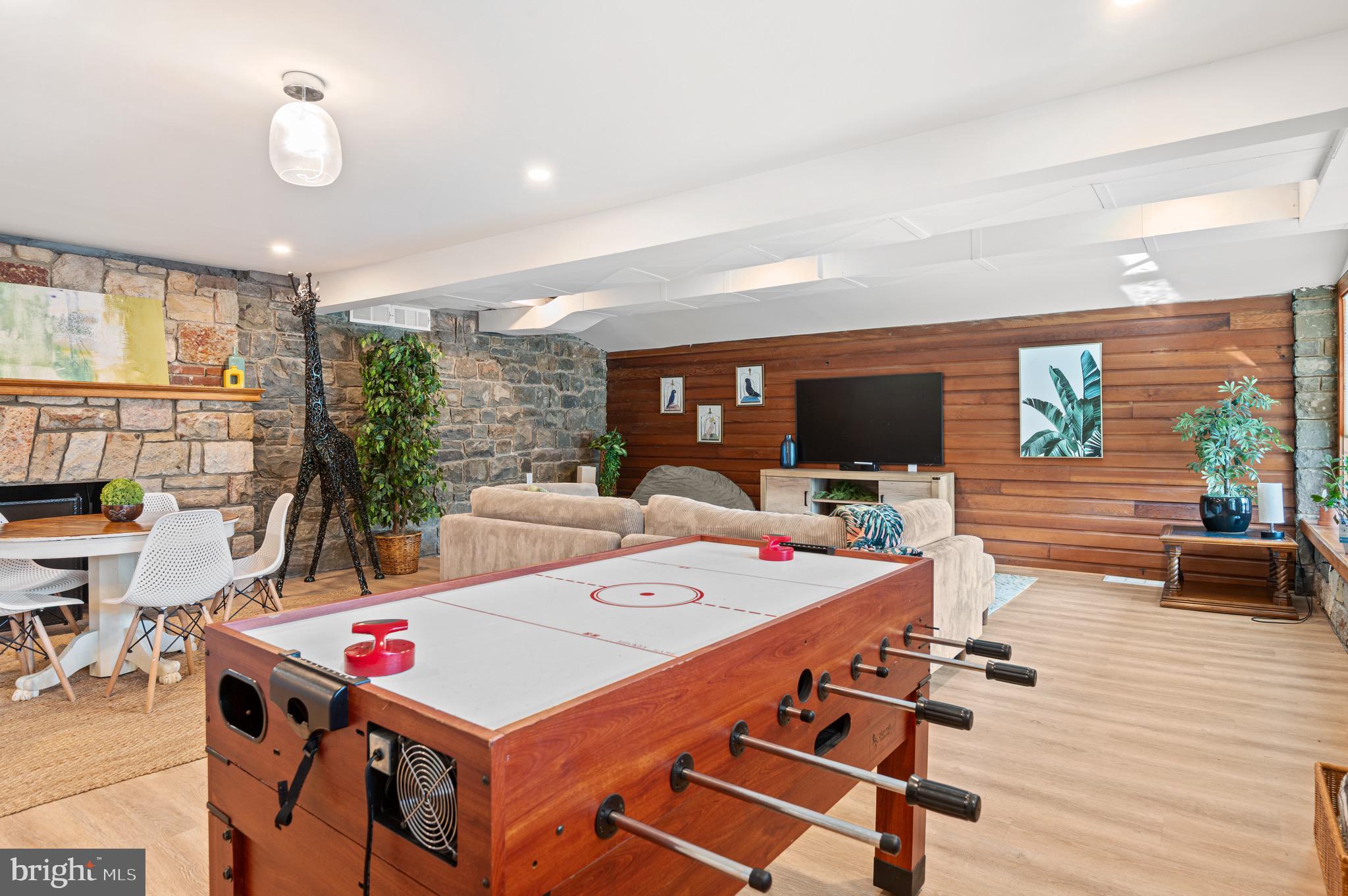 STROUDSBURG - Residential