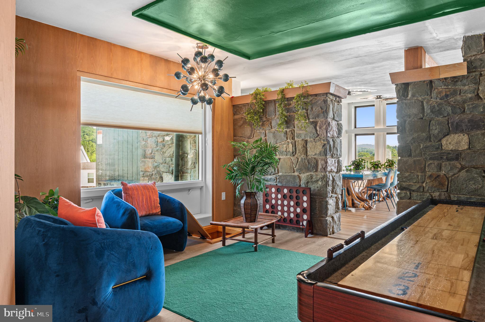 STROUDSBURG - Residential