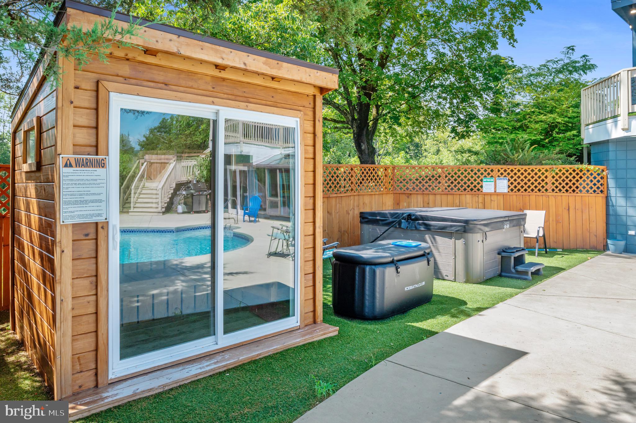 STROUDSBURG - Residential