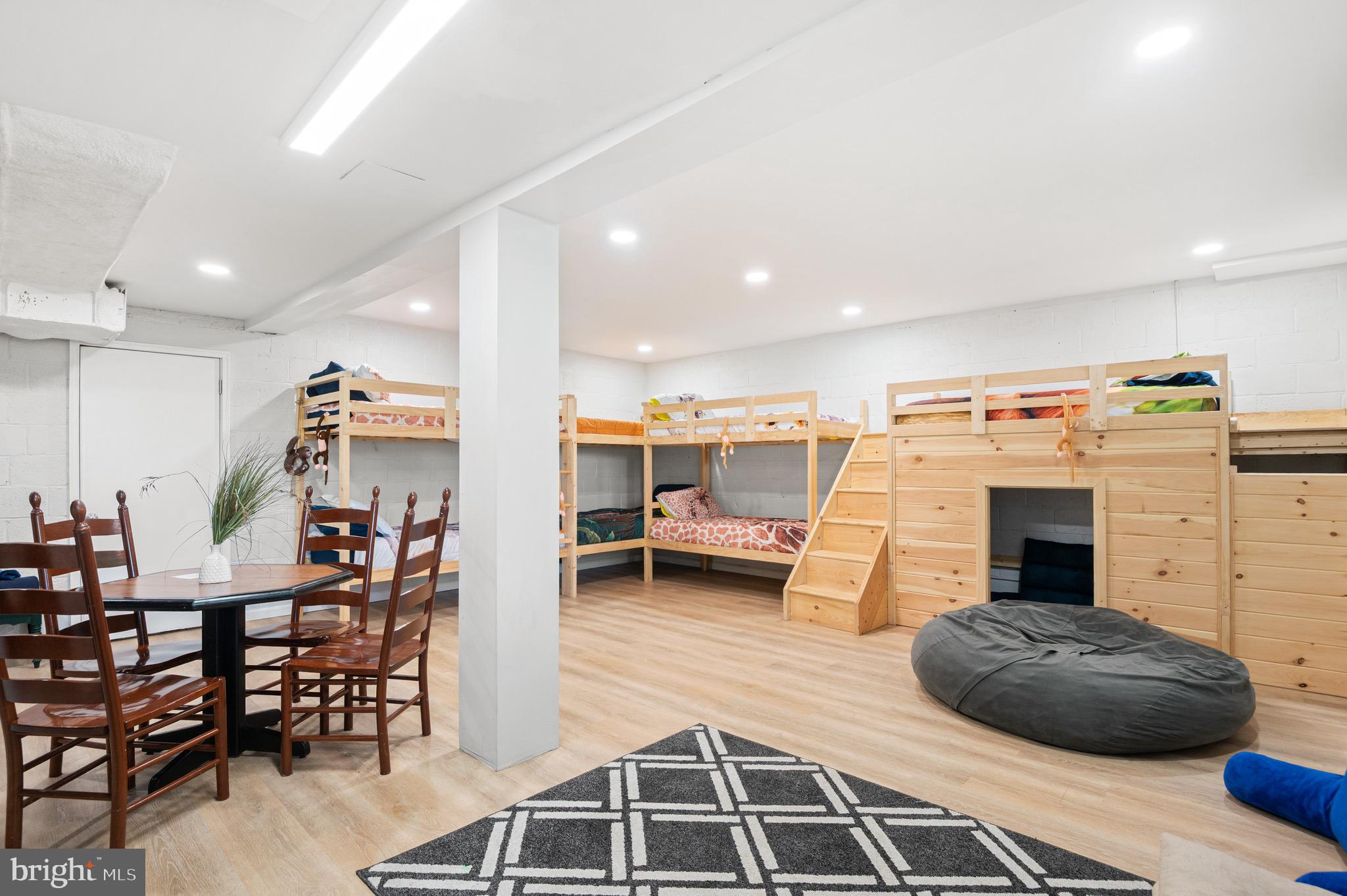 STROUDSBURG - Residential