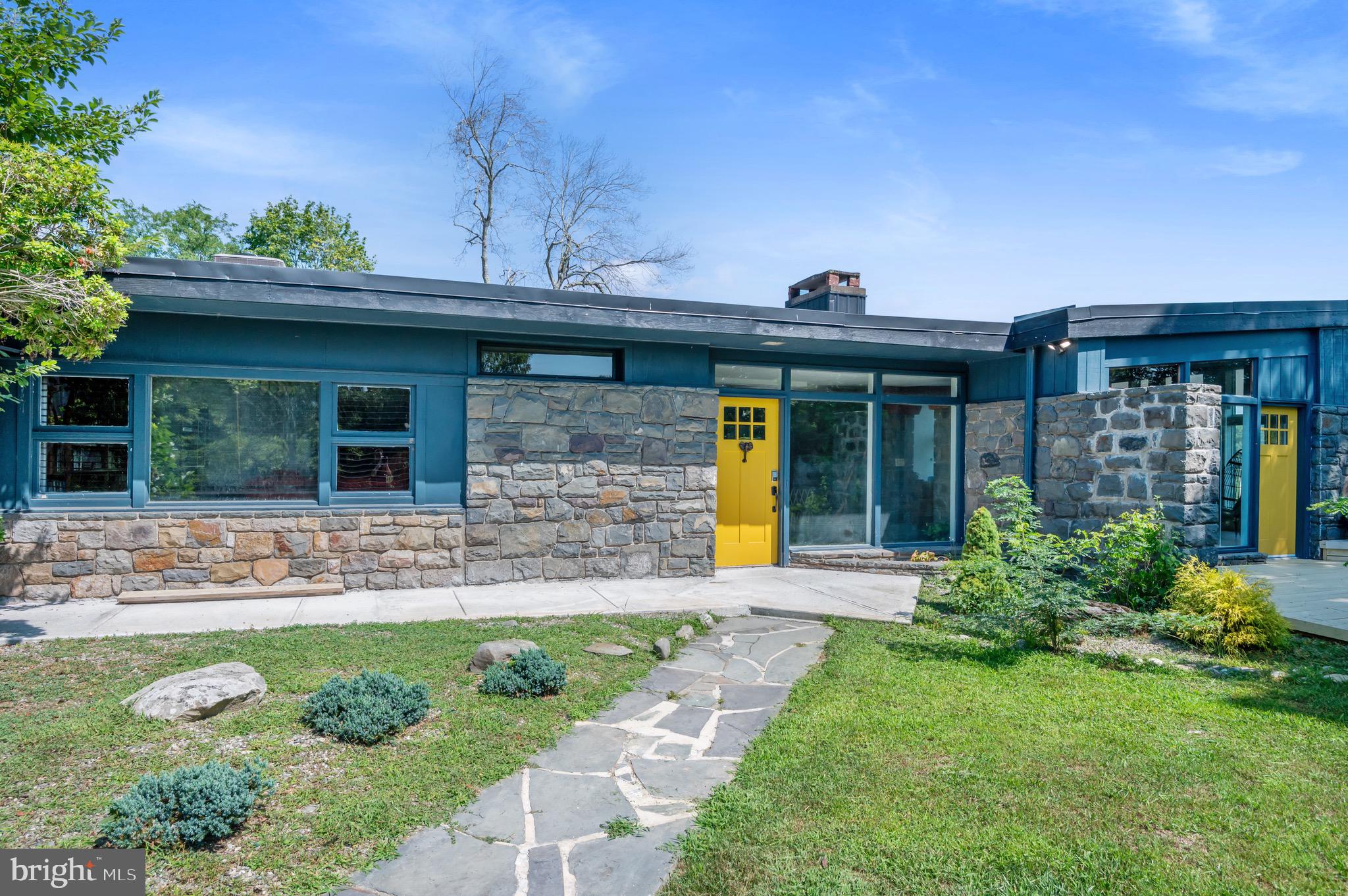 STROUDSBURG - Residential