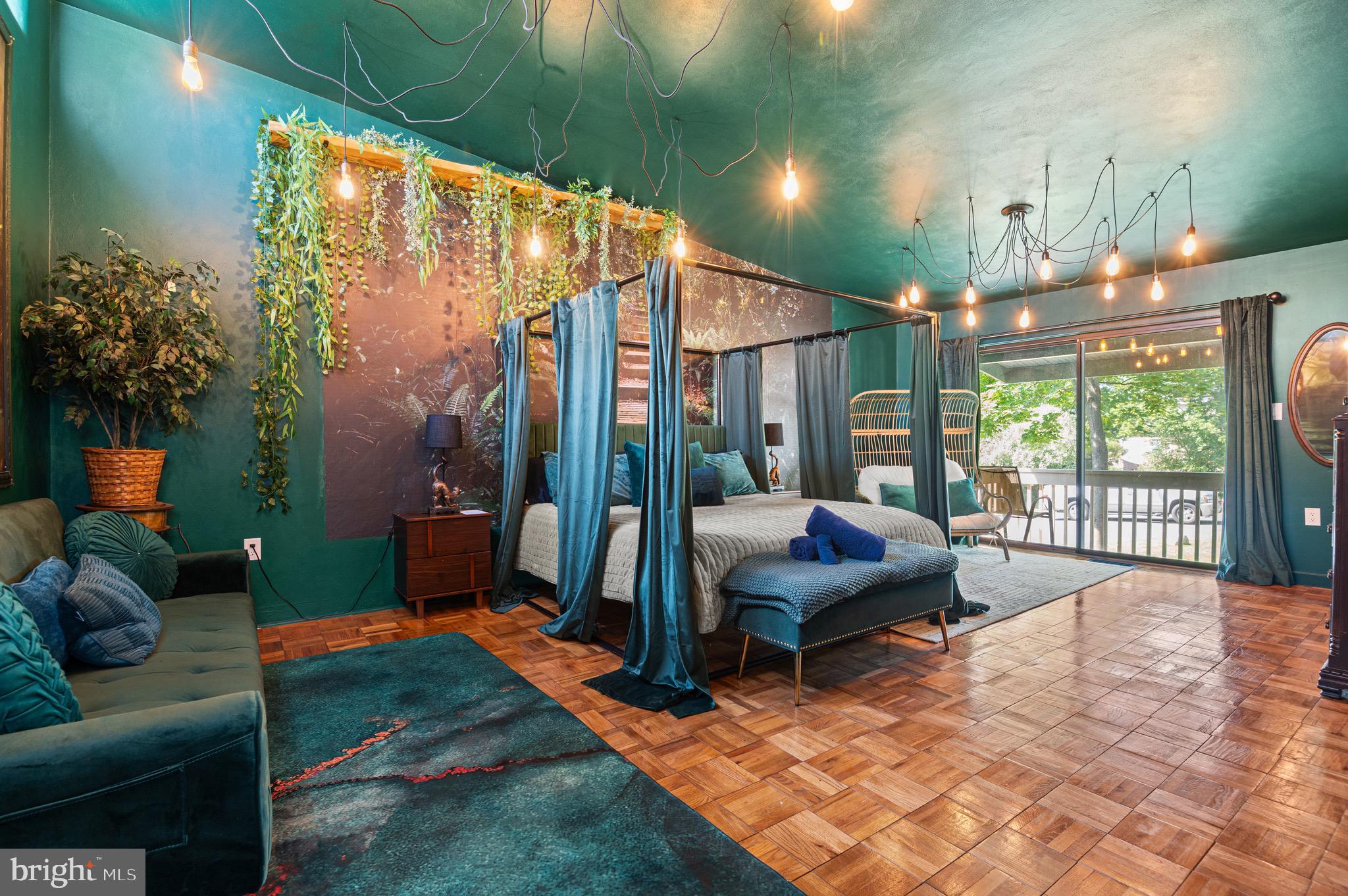 STROUDSBURG - Residential