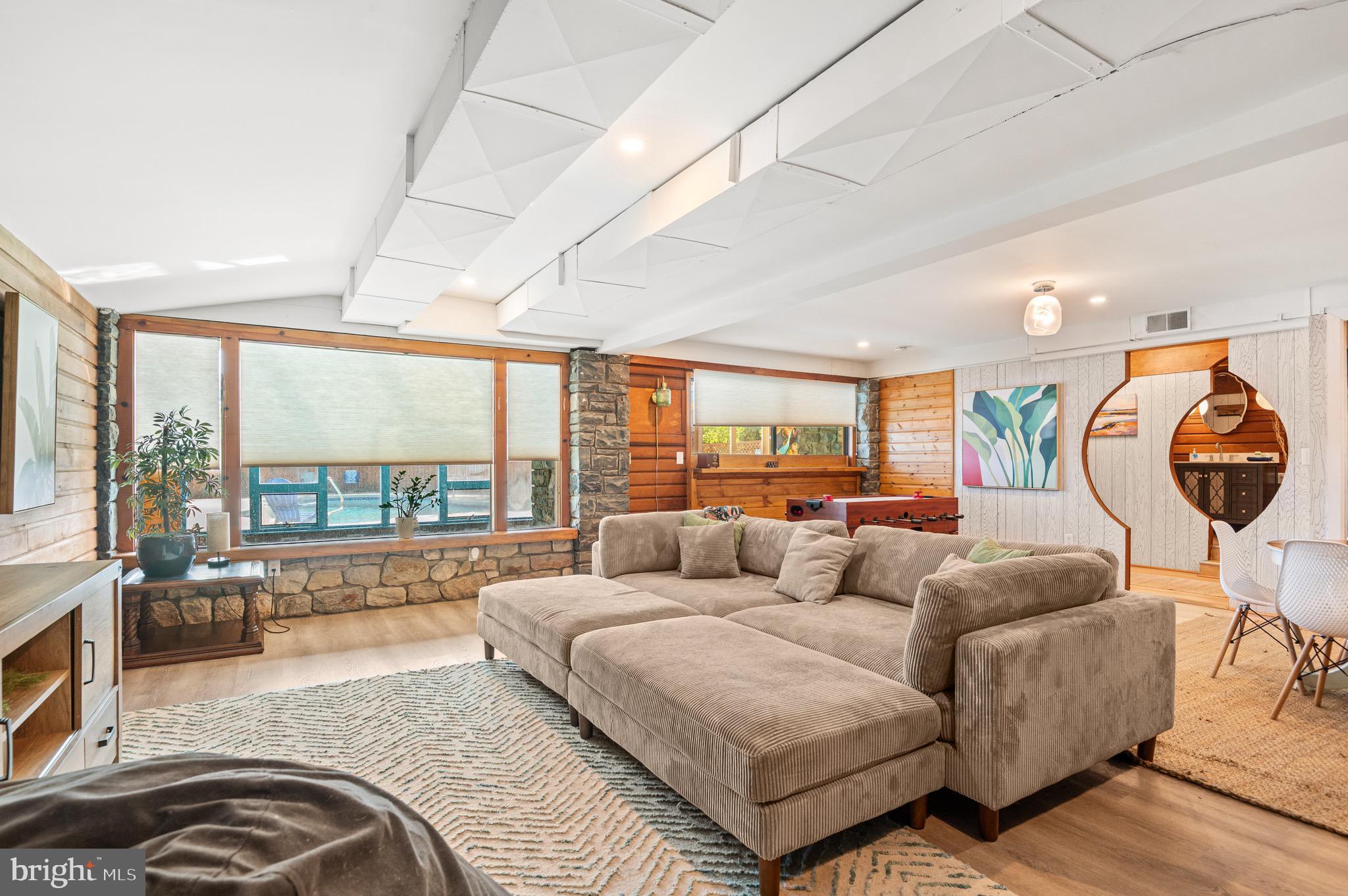 STROUDSBURG - Residential