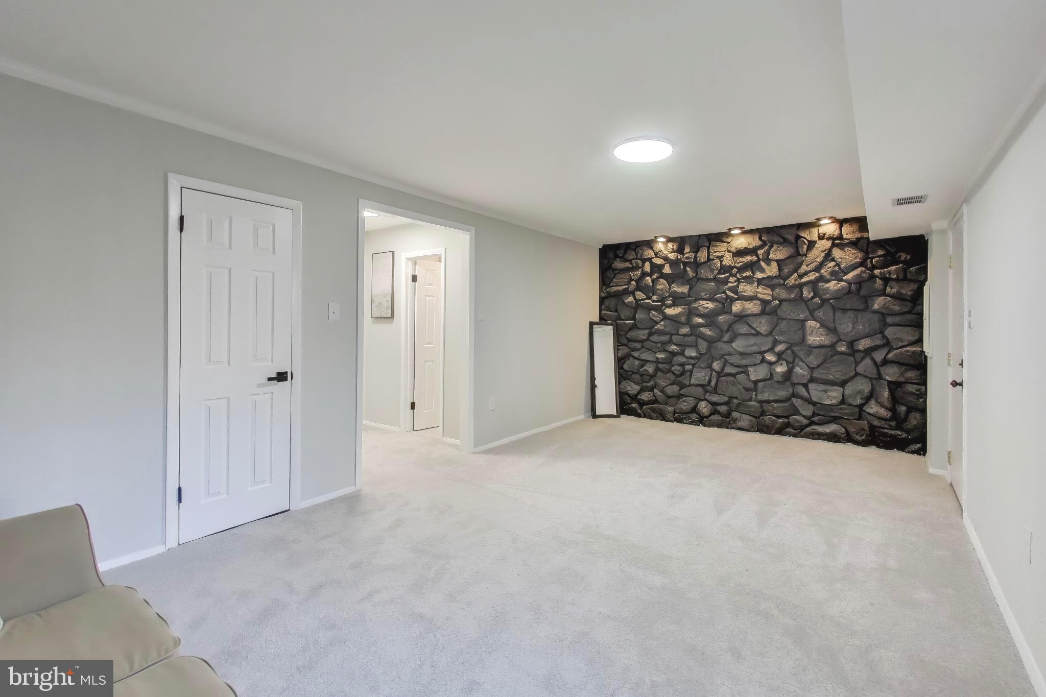 PINEWOOD HILL - Residential