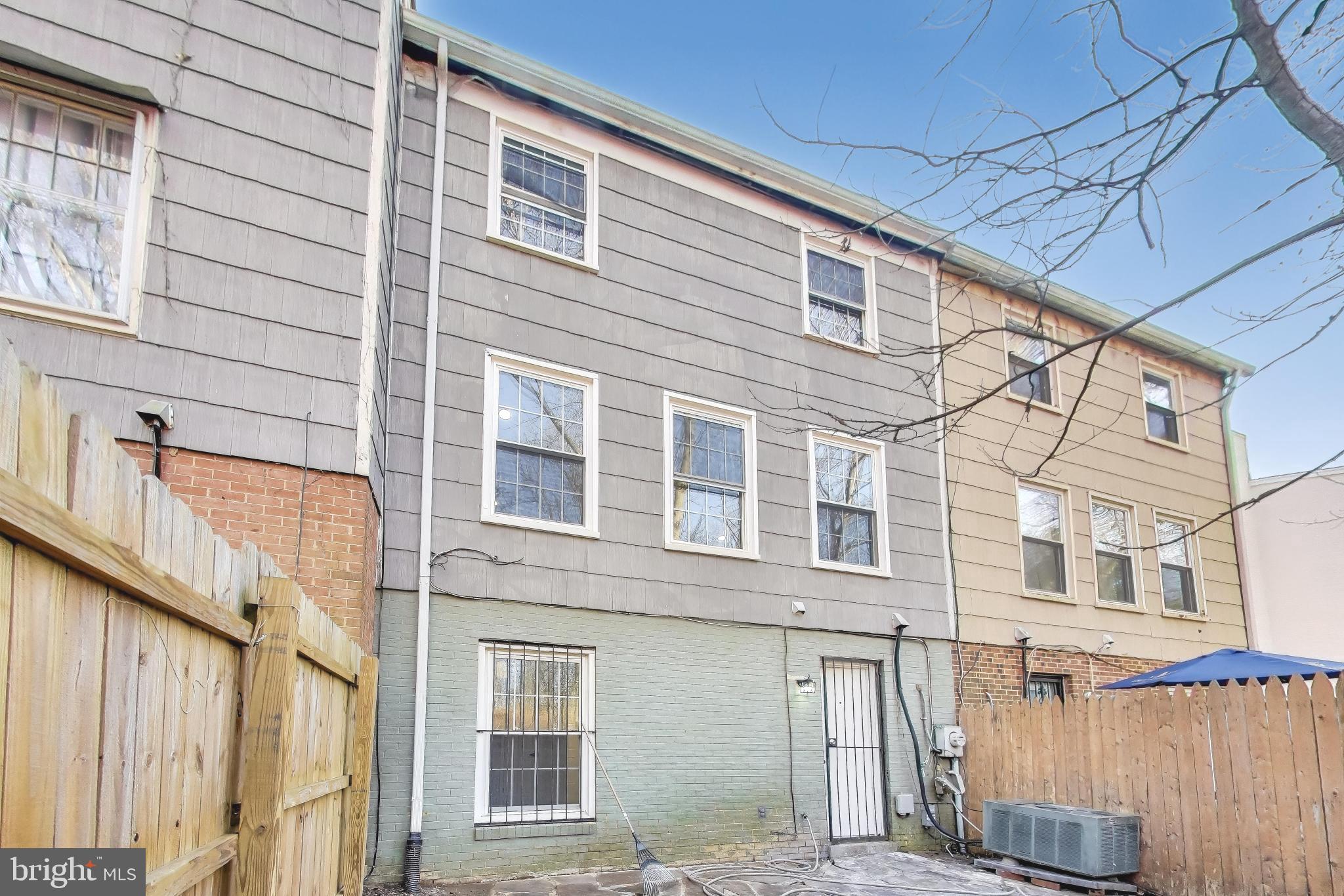 PINEWOOD HILL - Residential