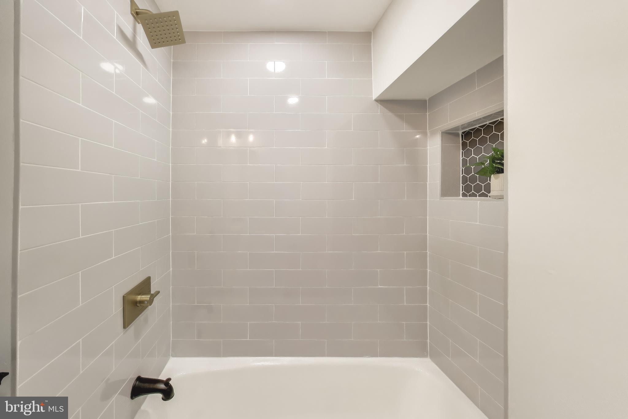 PINEWOOD HILL - Residential