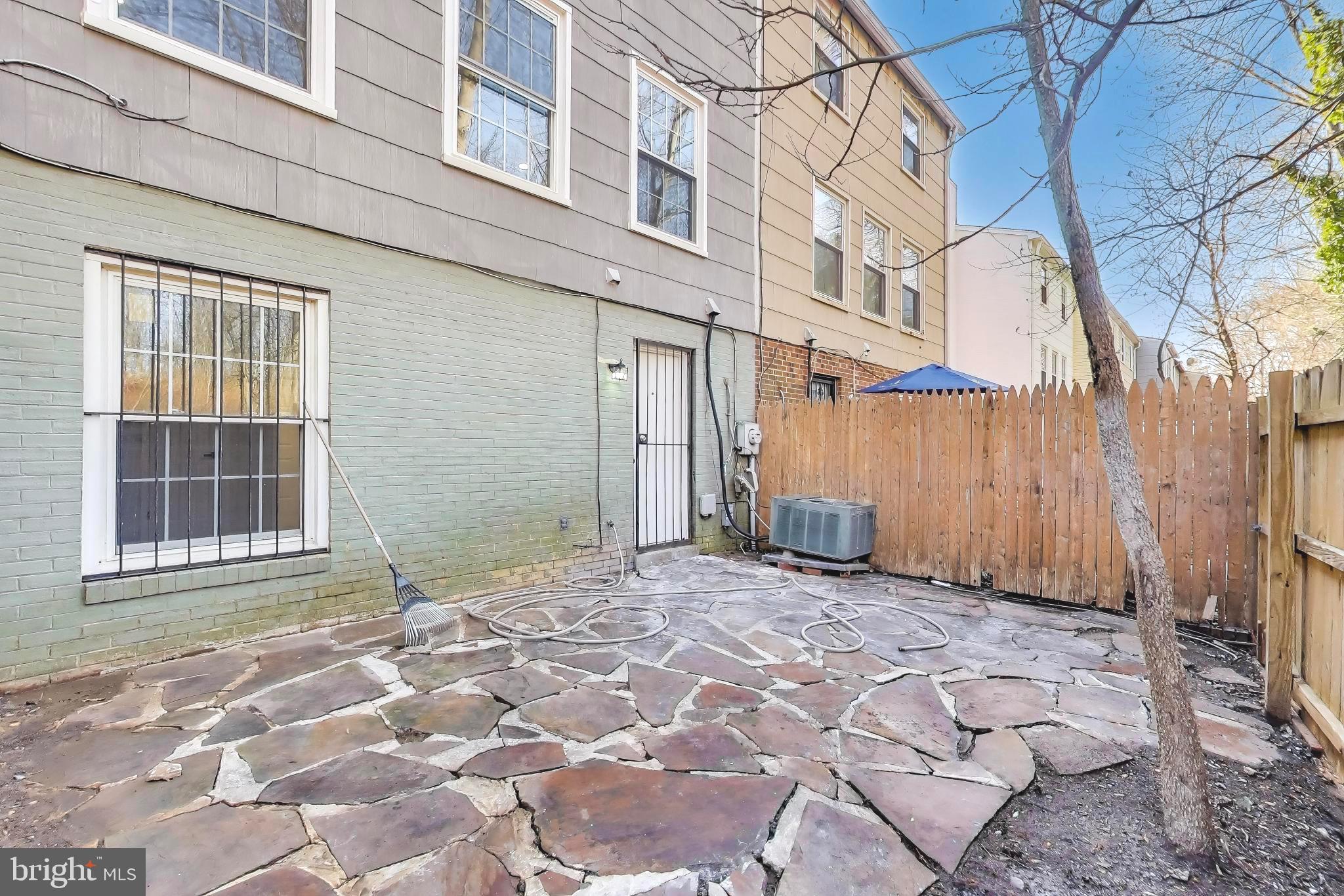 PINEWOOD HILL - Residential