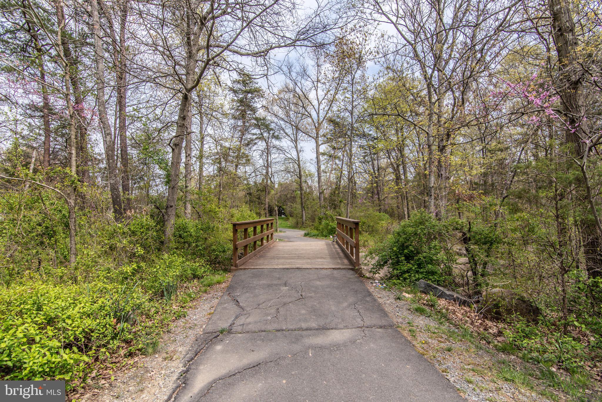 SIGNATURE AT BROADLANDS - Residential Lease