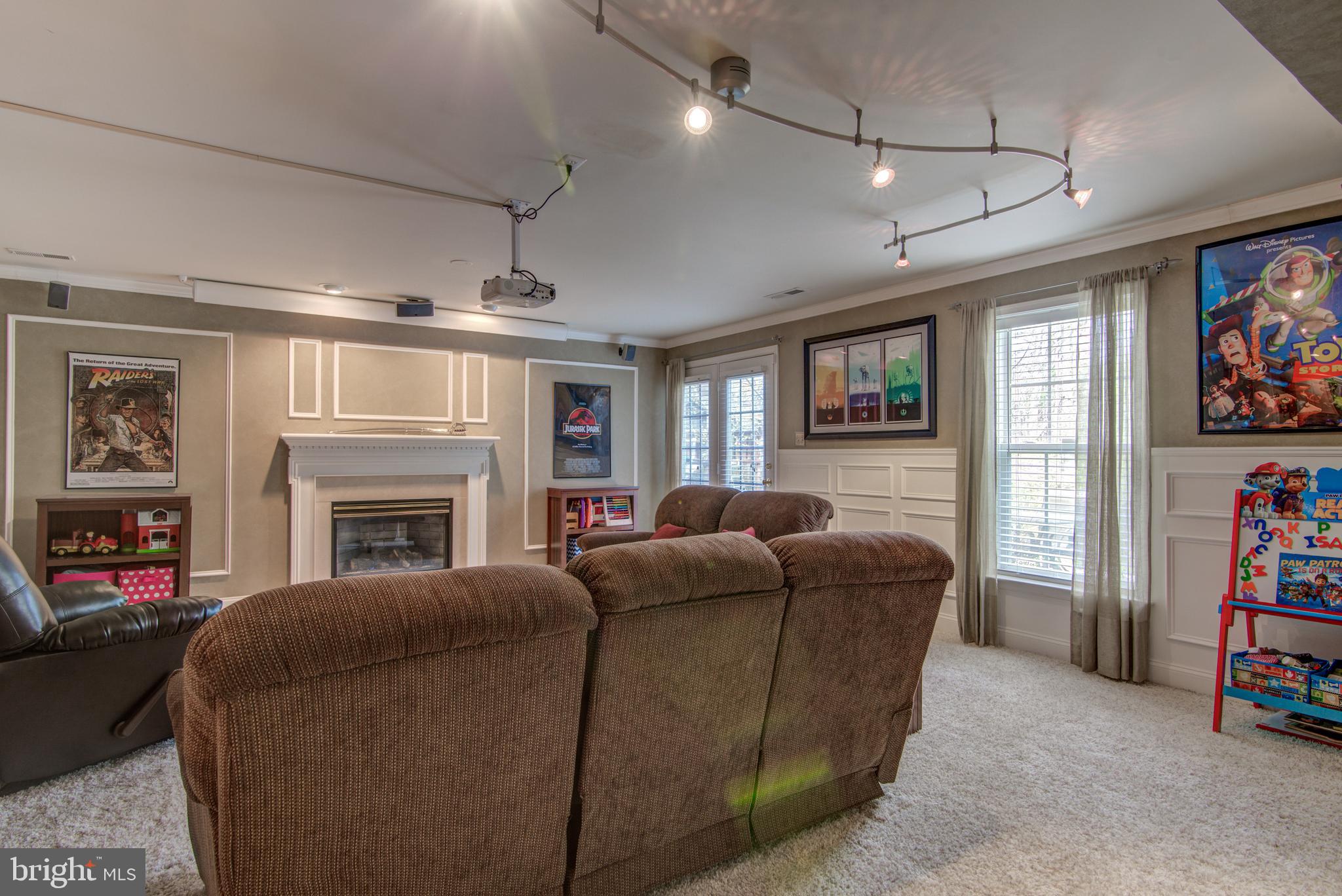 SIGNATURE AT BROADLANDS - Residential Lease