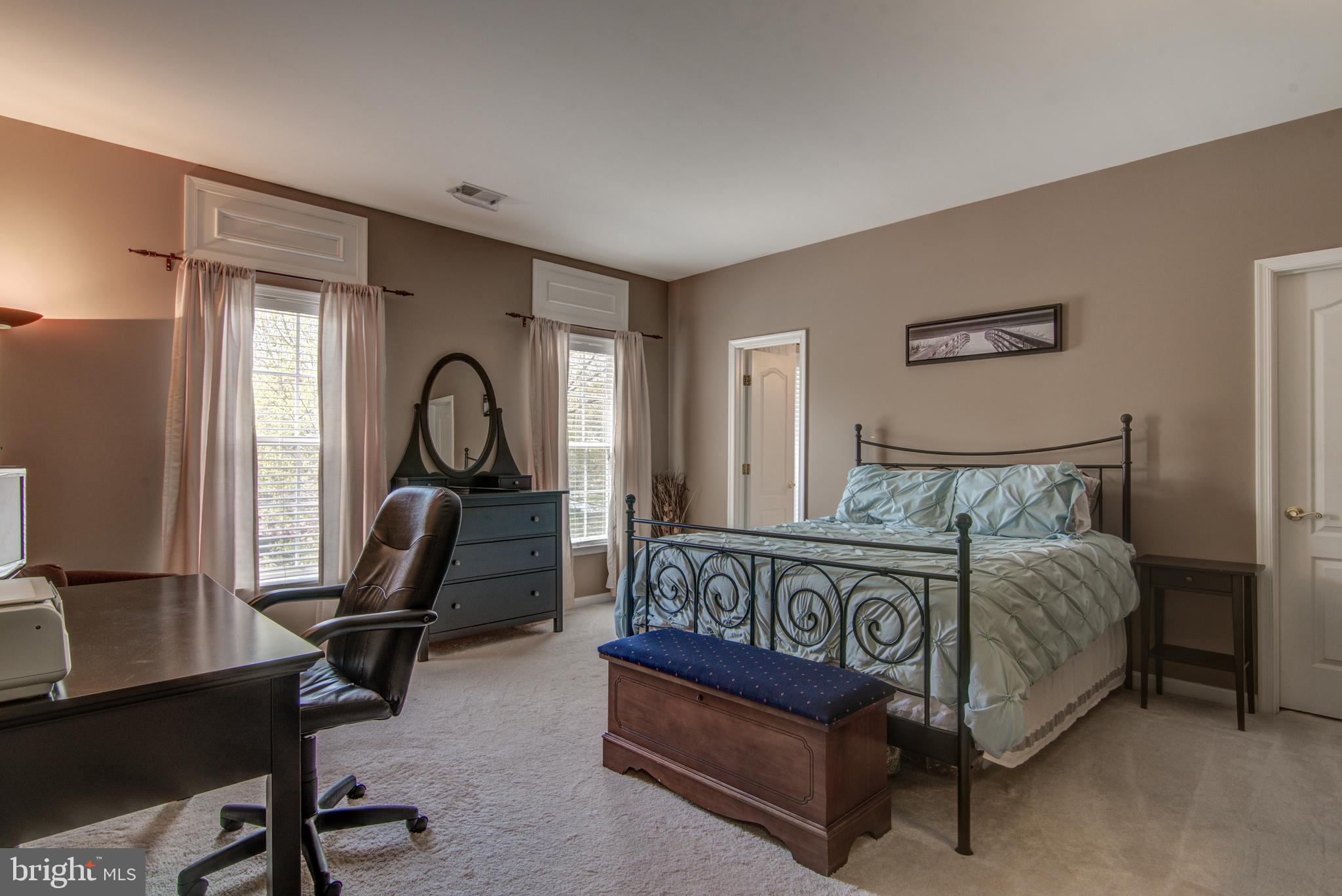 SIGNATURE AT BROADLANDS - Residential Lease