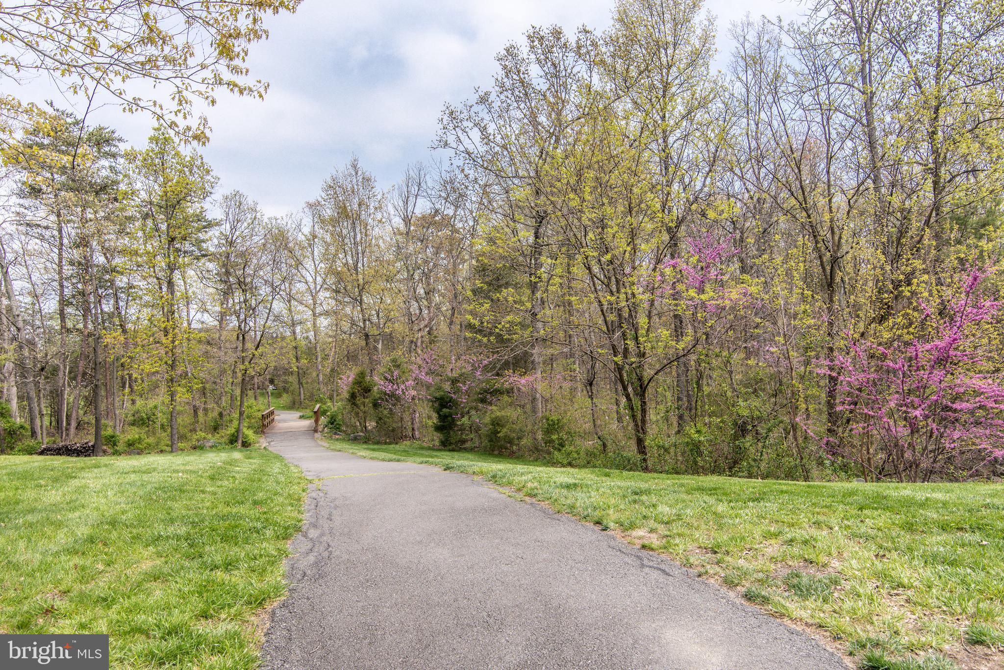 SIGNATURE AT BROADLANDS - Residential Lease