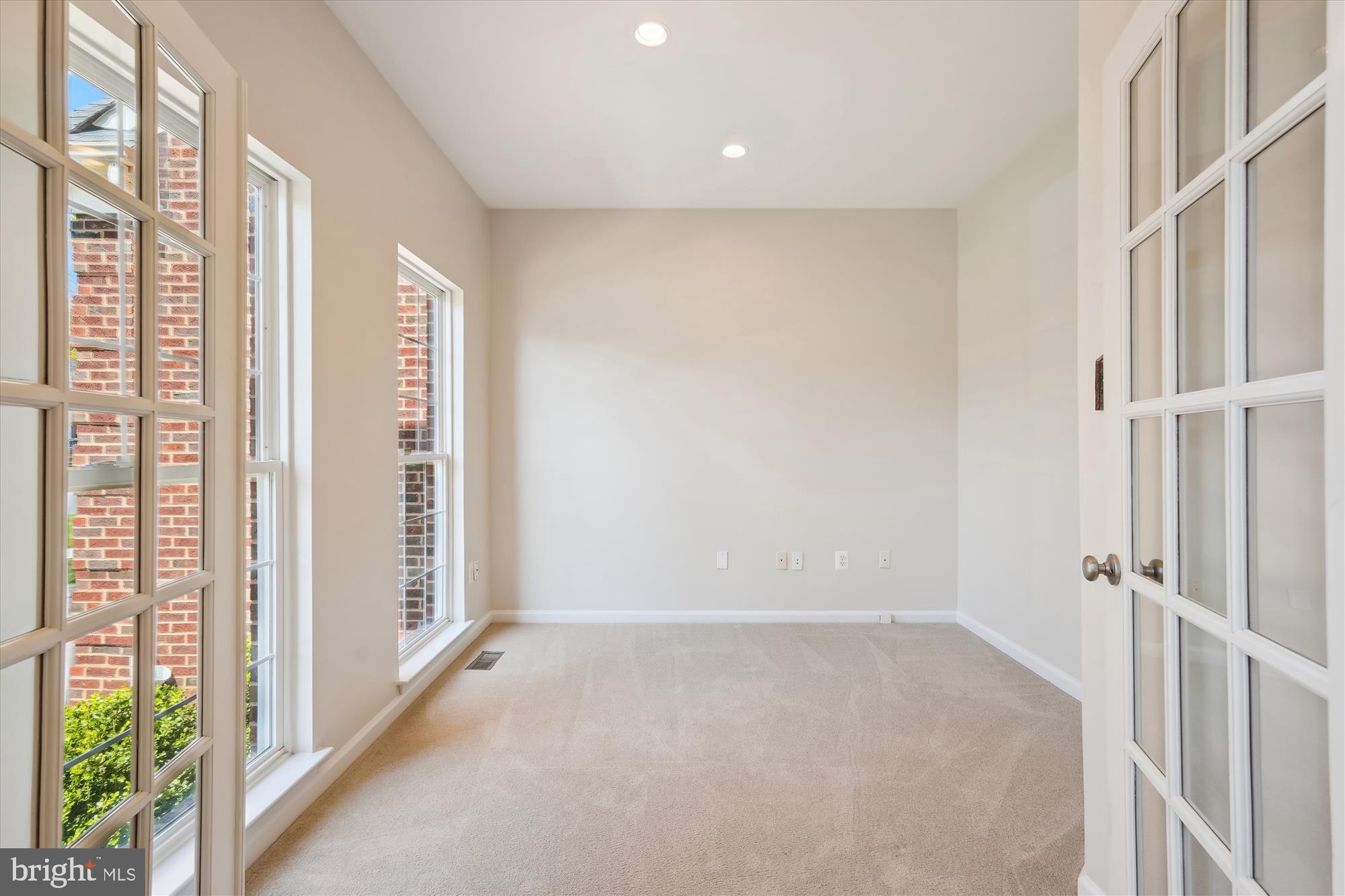 OATLAND FARM - Residential