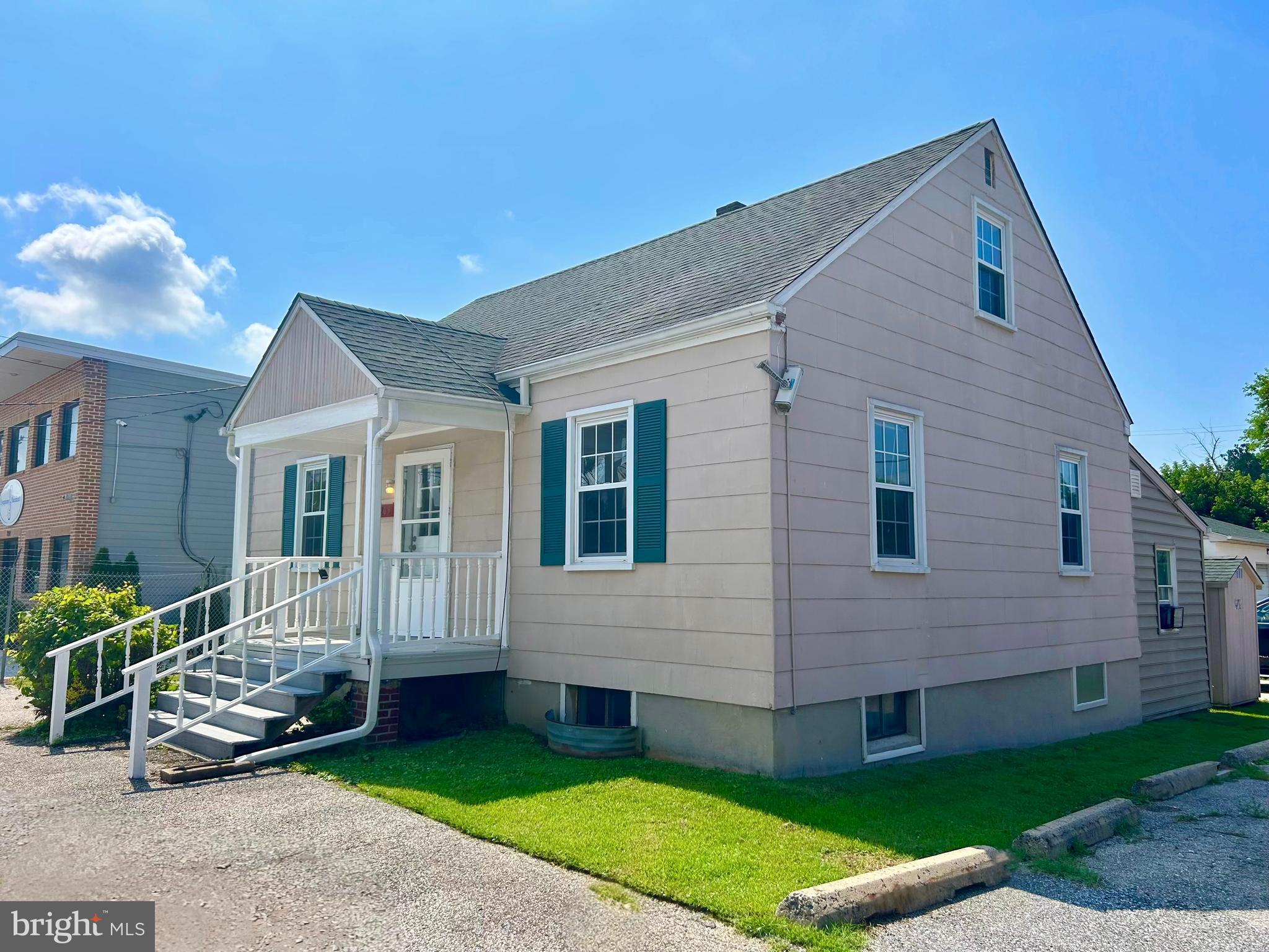 203 OLD PADONIA