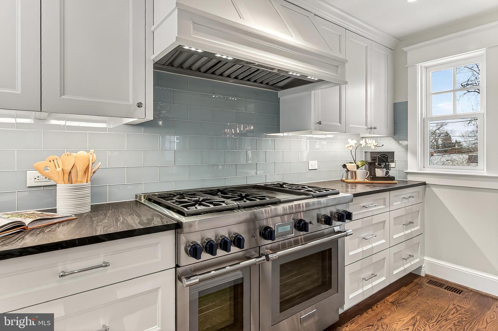 WHISTLING PINES - Residential