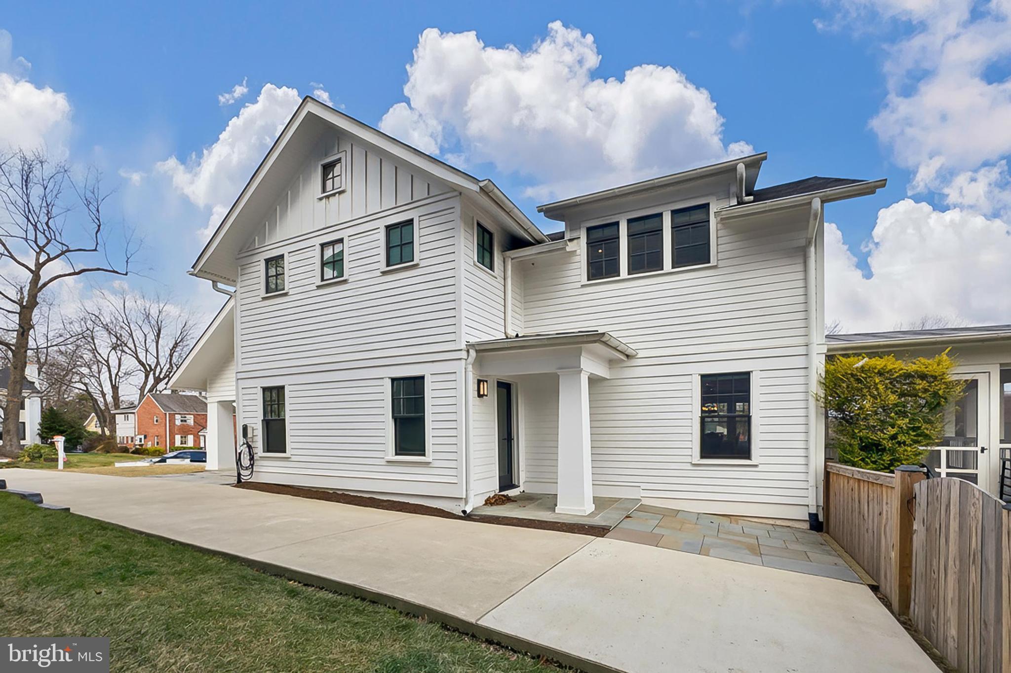 WHISTLING PINES - Residential