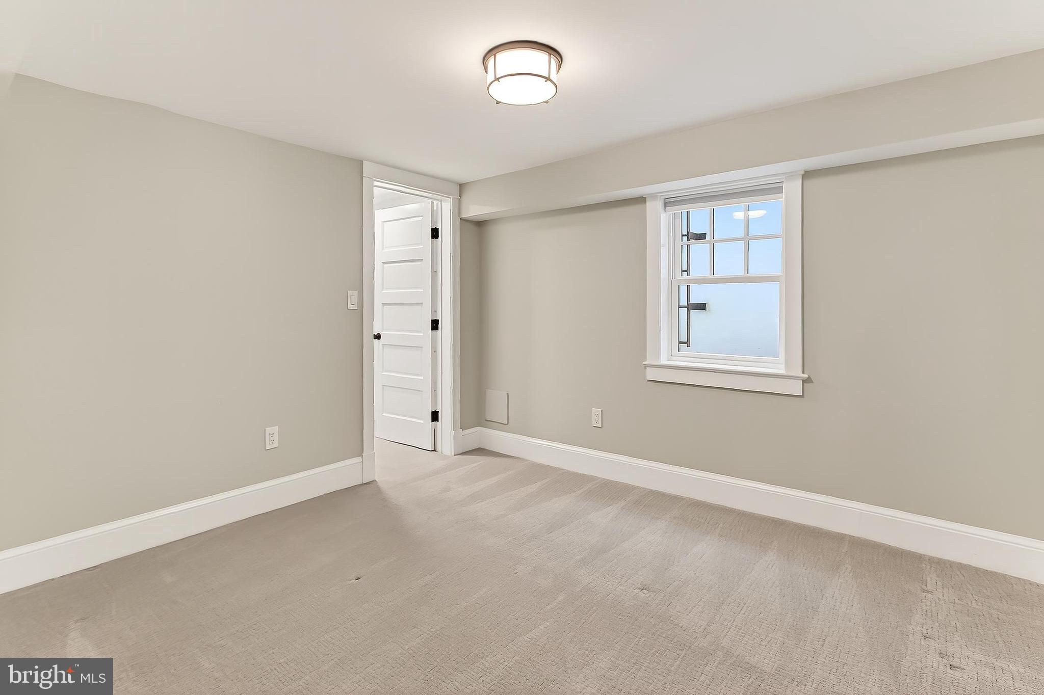 WHISTLING PINES - Residential