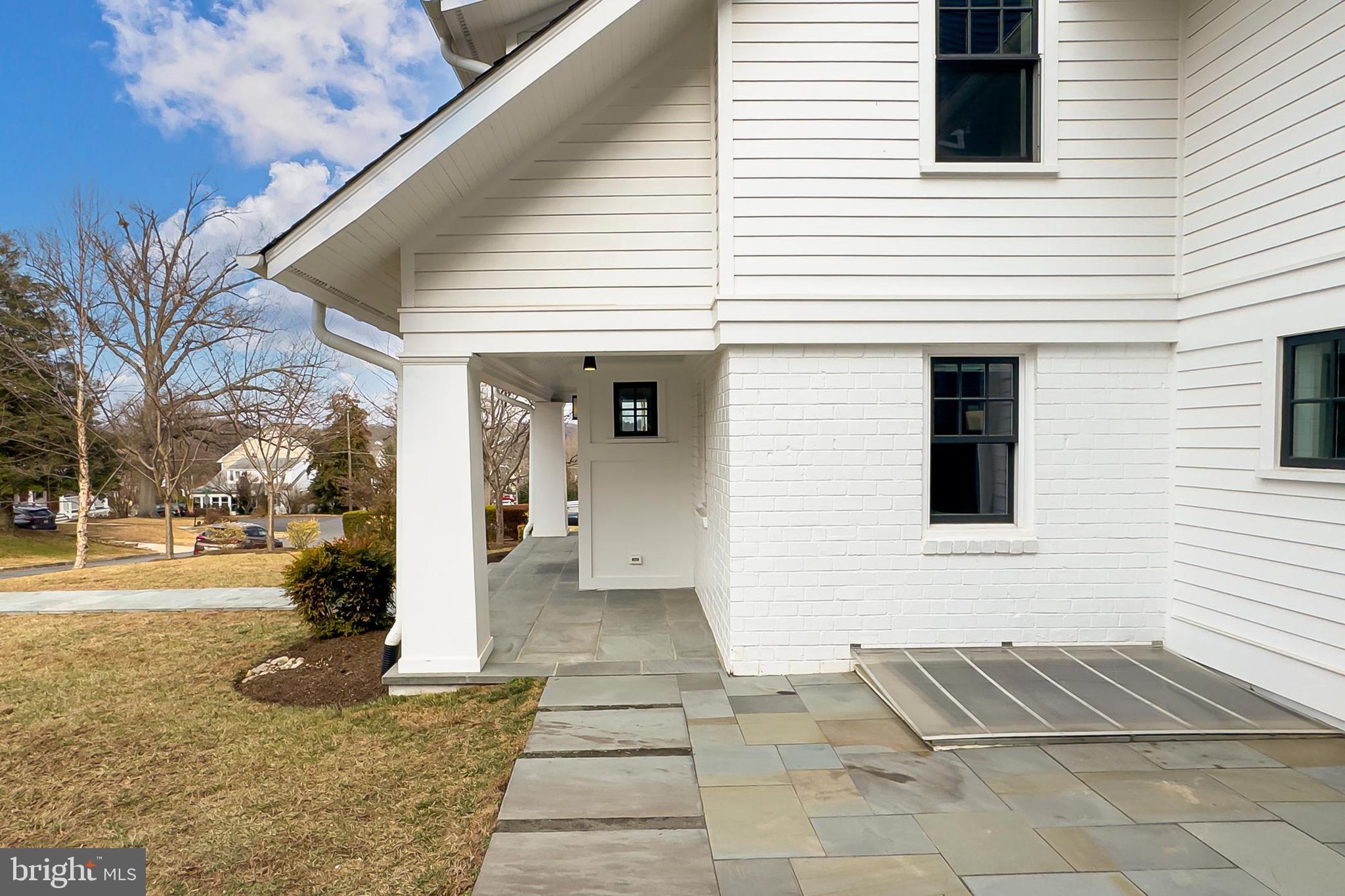 WHISTLING PINES - Residential