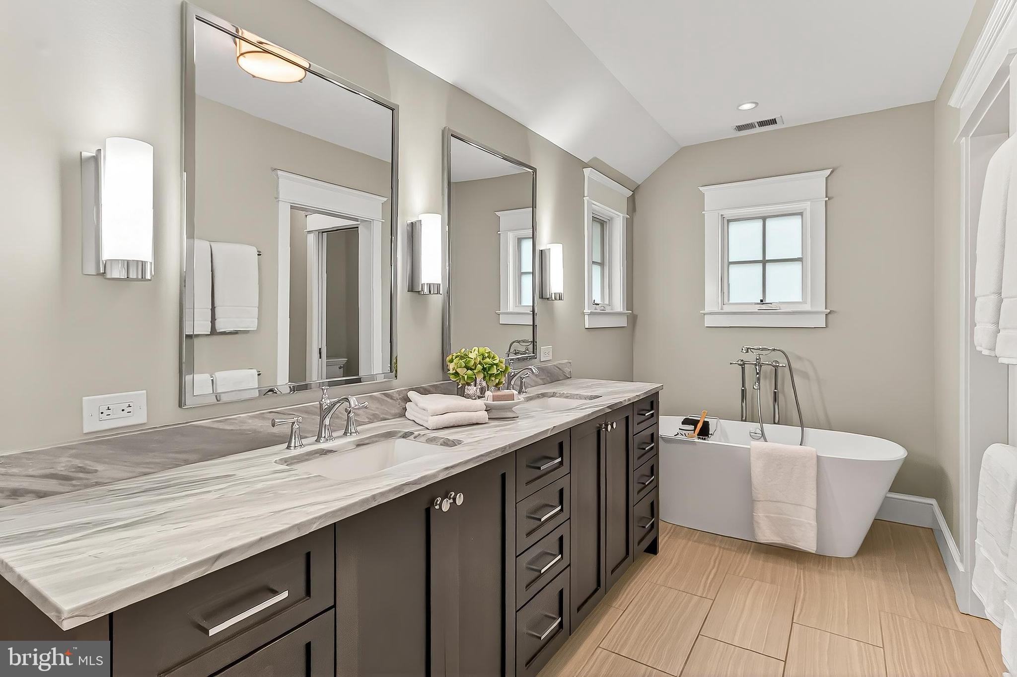 WHISTLING PINES - Residential