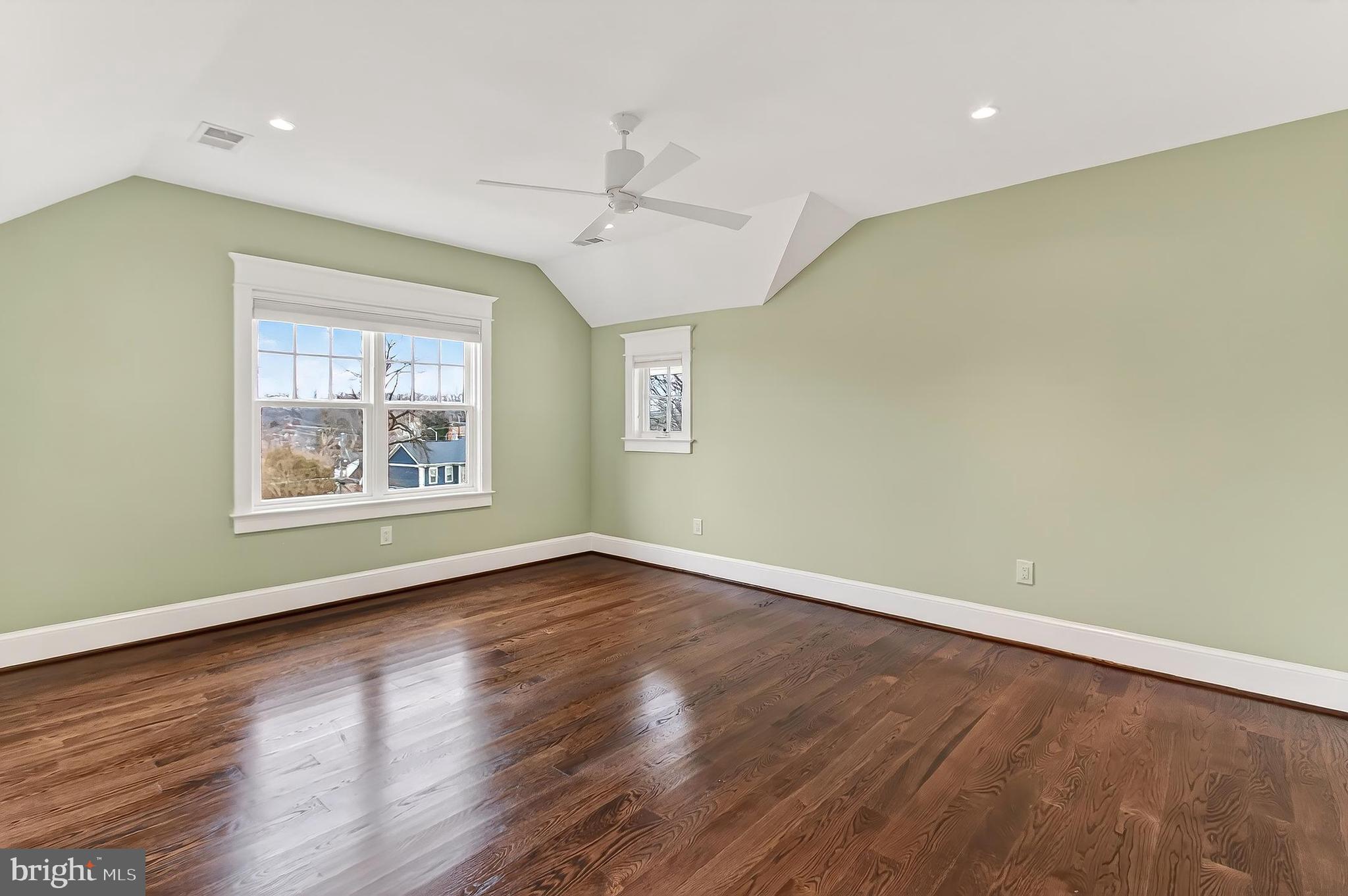 WHISTLING PINES - Residential