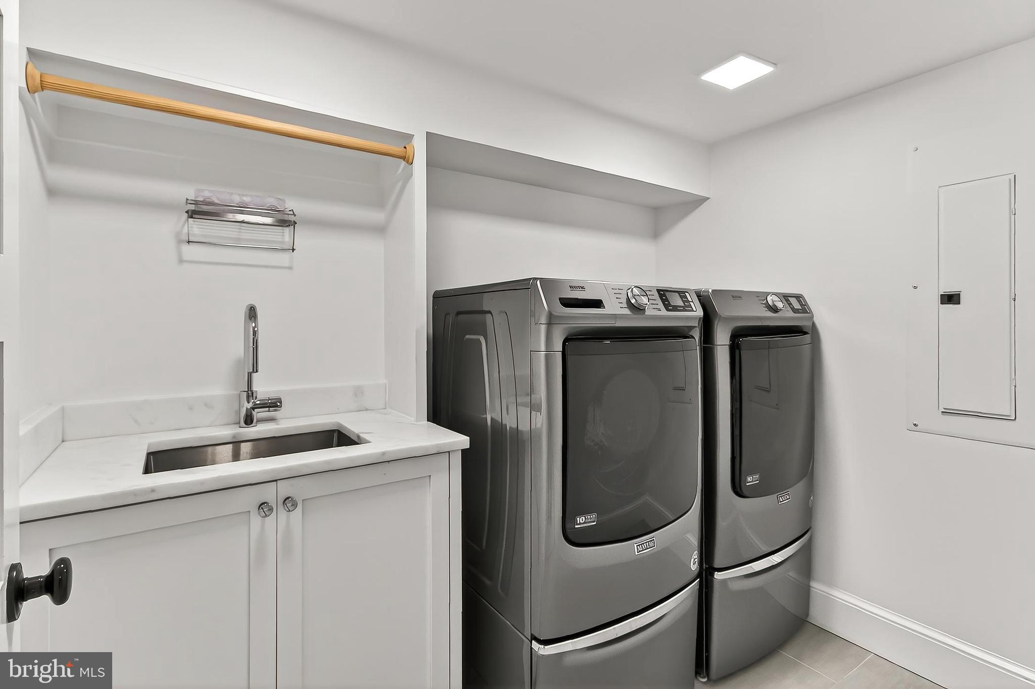 WHISTLING PINES - Residential